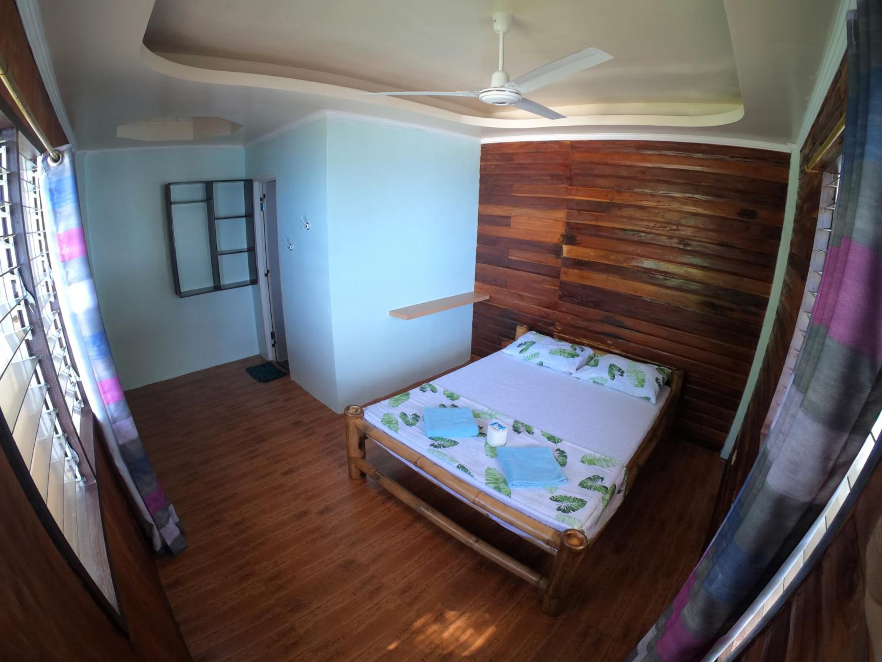 Queen Room with Sea View - Photo 12