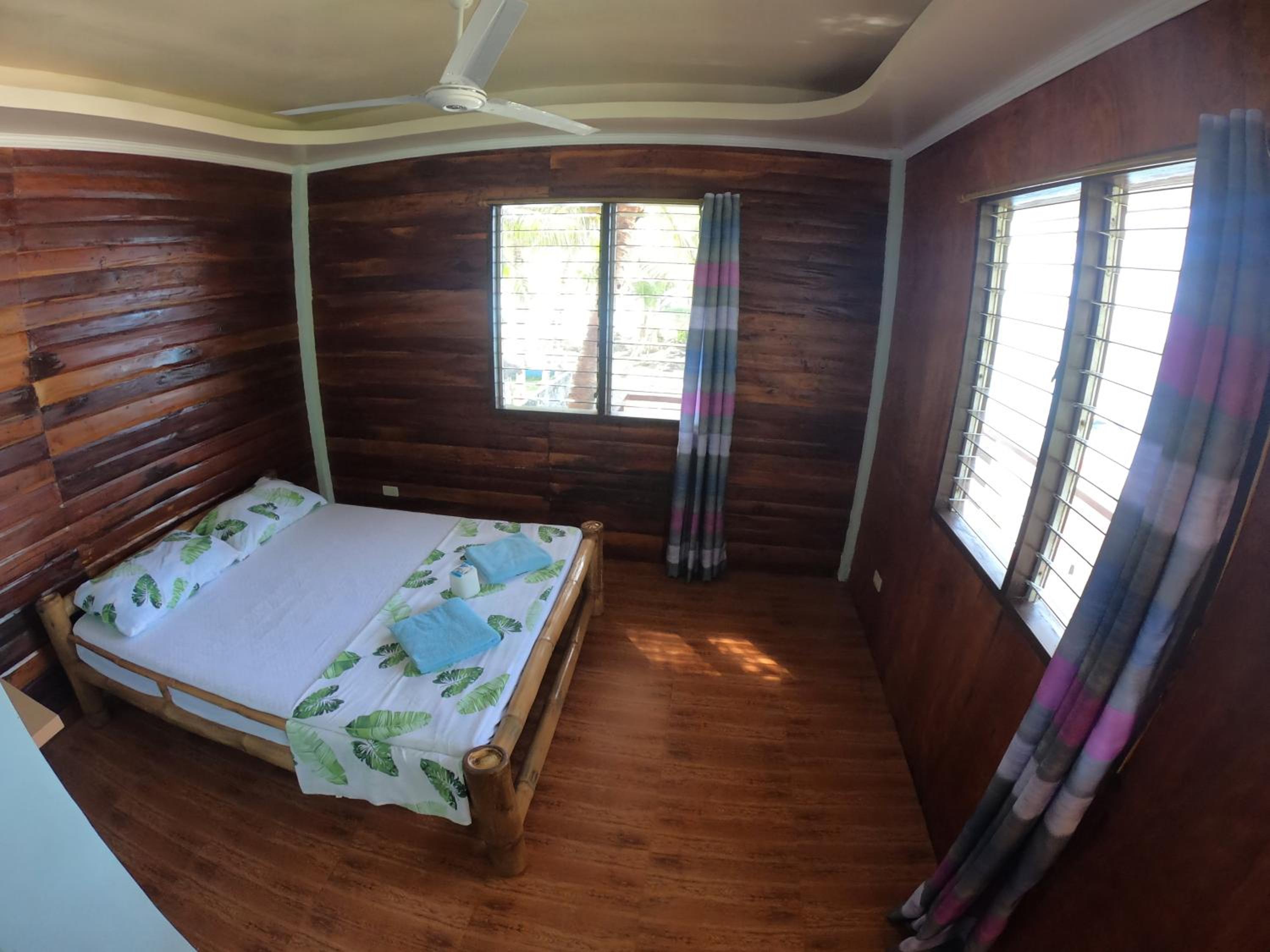 Queen Room with Sea View - Photo 11