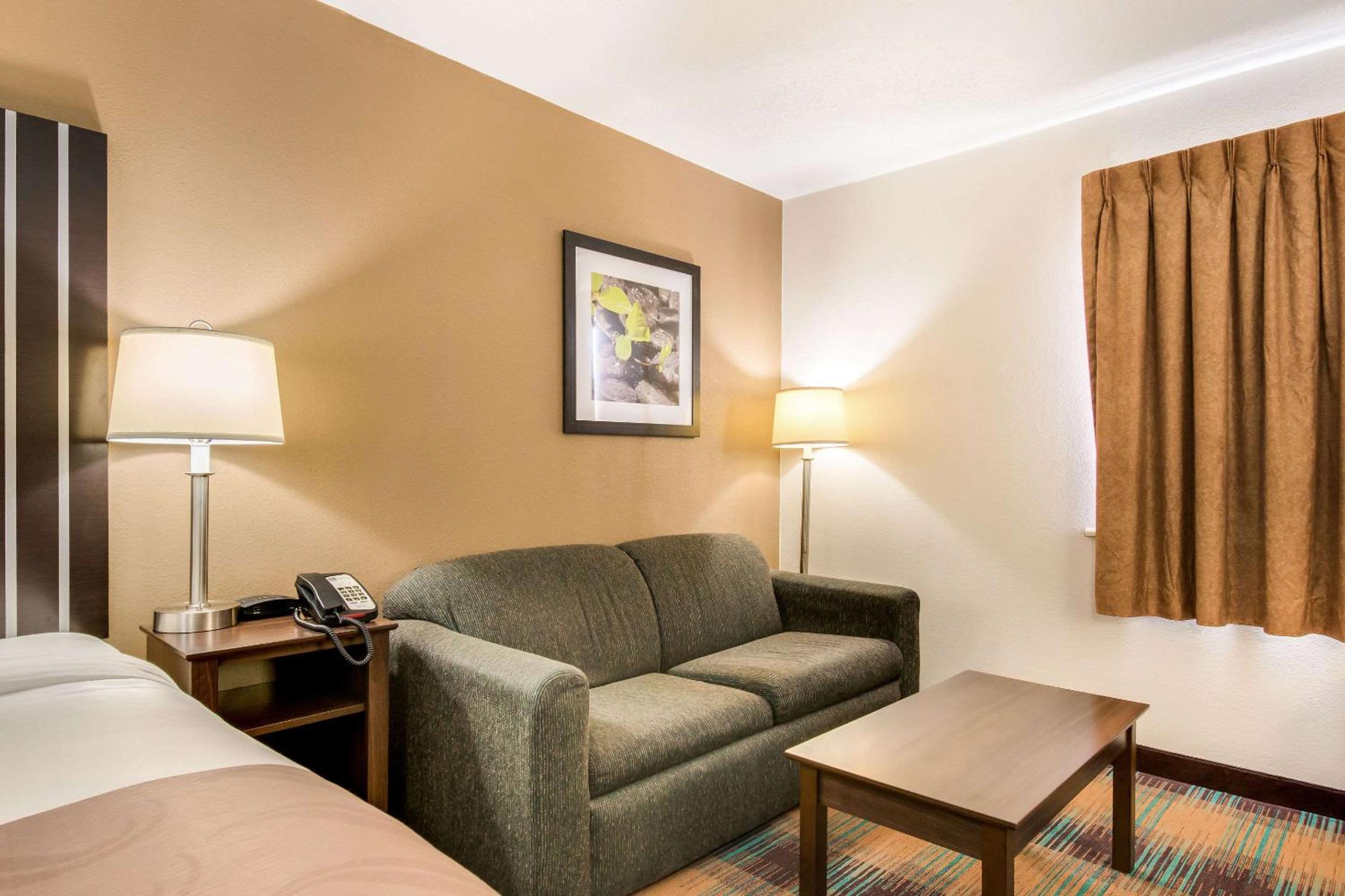King Room - Non-Smoking - Photo 1