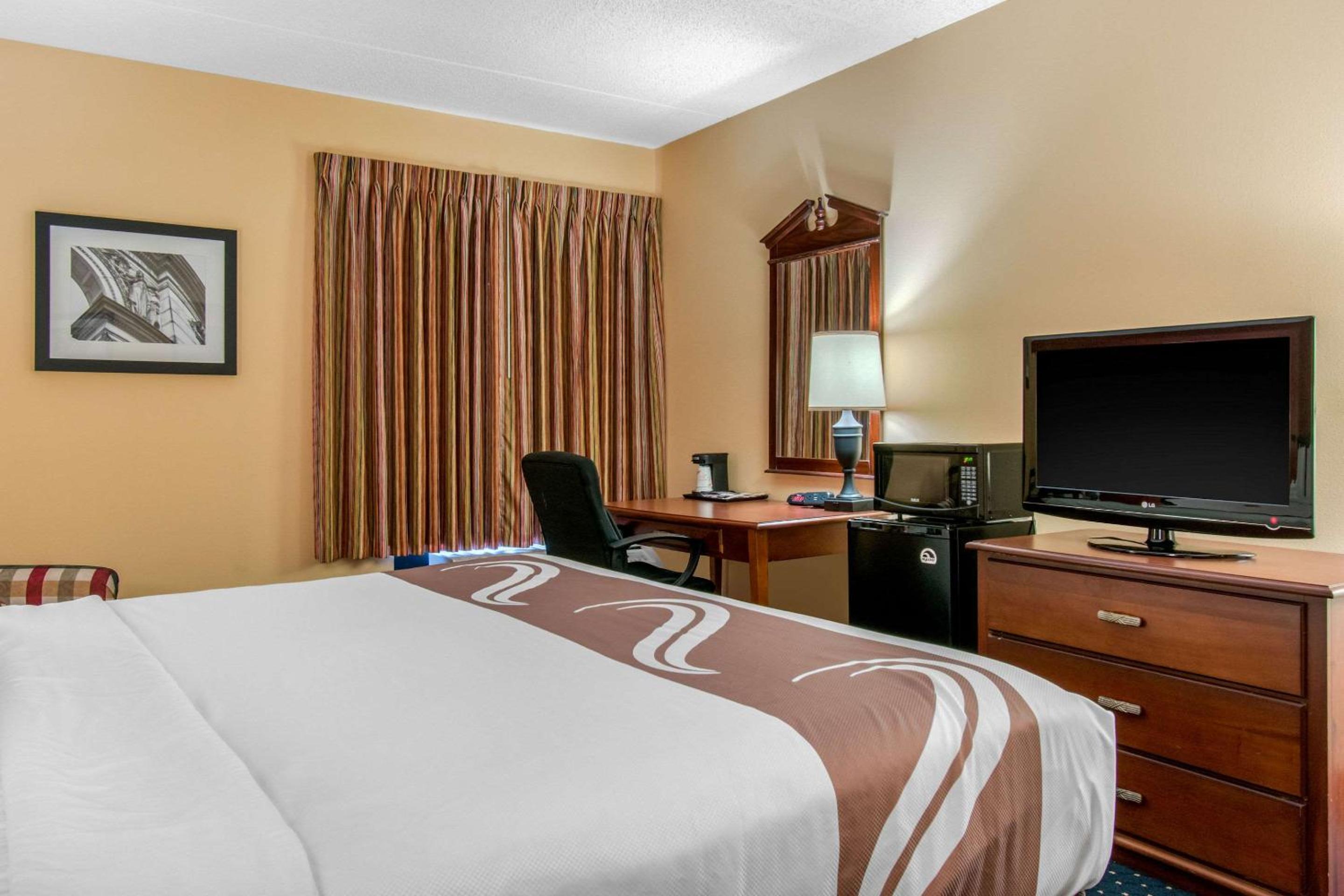 King Room - Accessible/Non-Smoking photo 3