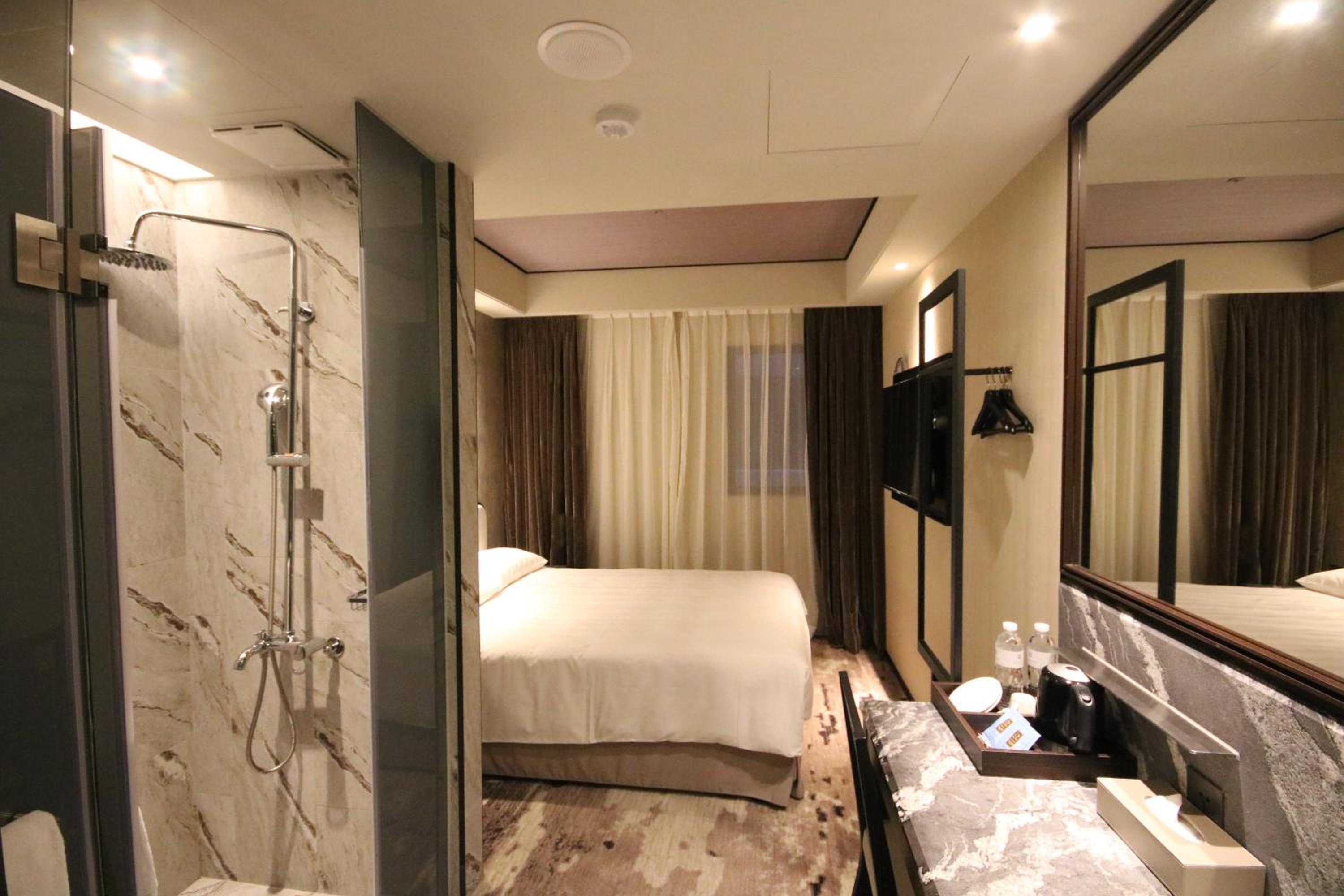 Double Room - No Window - Photo 5