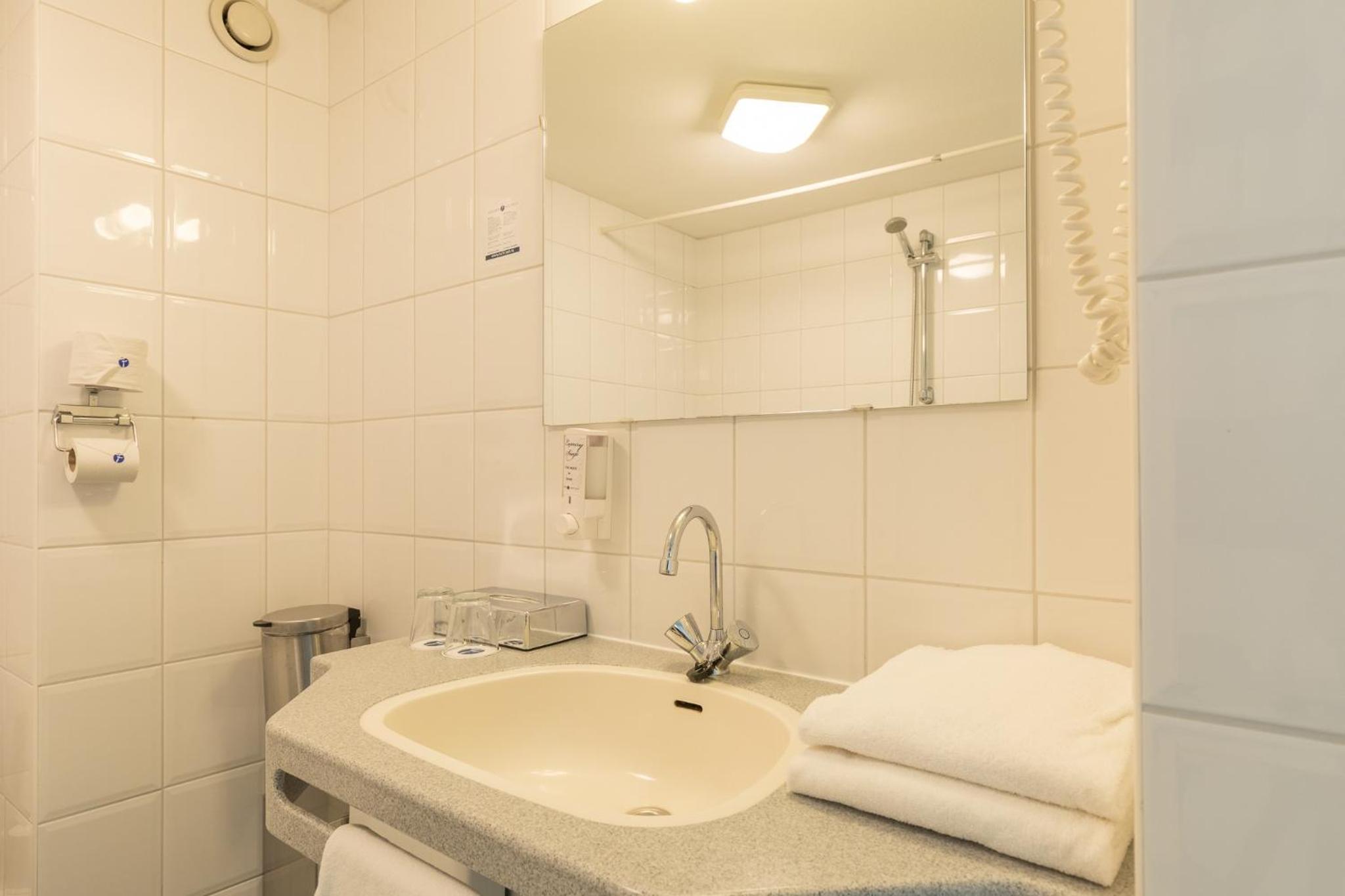 Standard Double Room - Photo 4