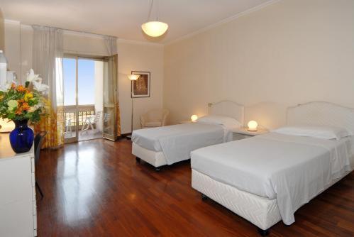 Standard Suite - Photo 2
