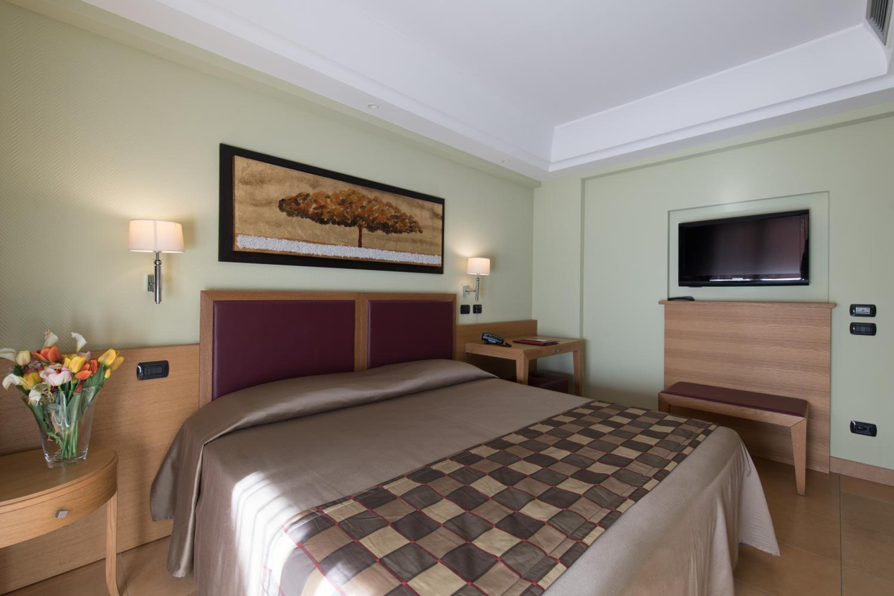 Standard Double or Twin Room - Photo 5