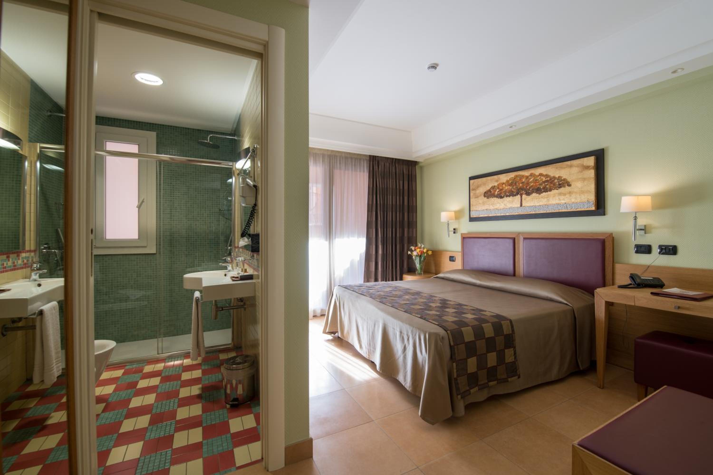 Standard Double or Twin Room - Photo 1