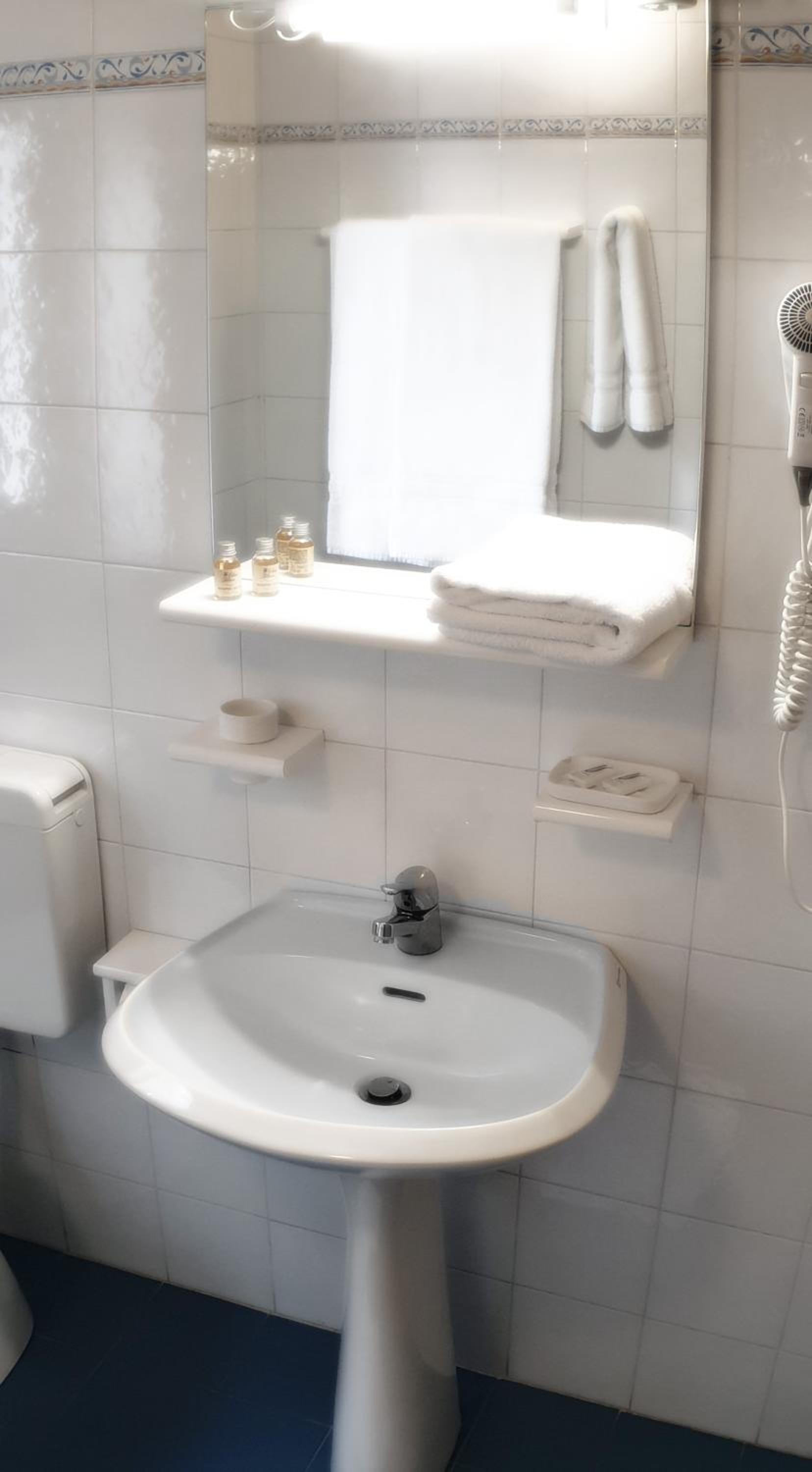 Single Room photo 2