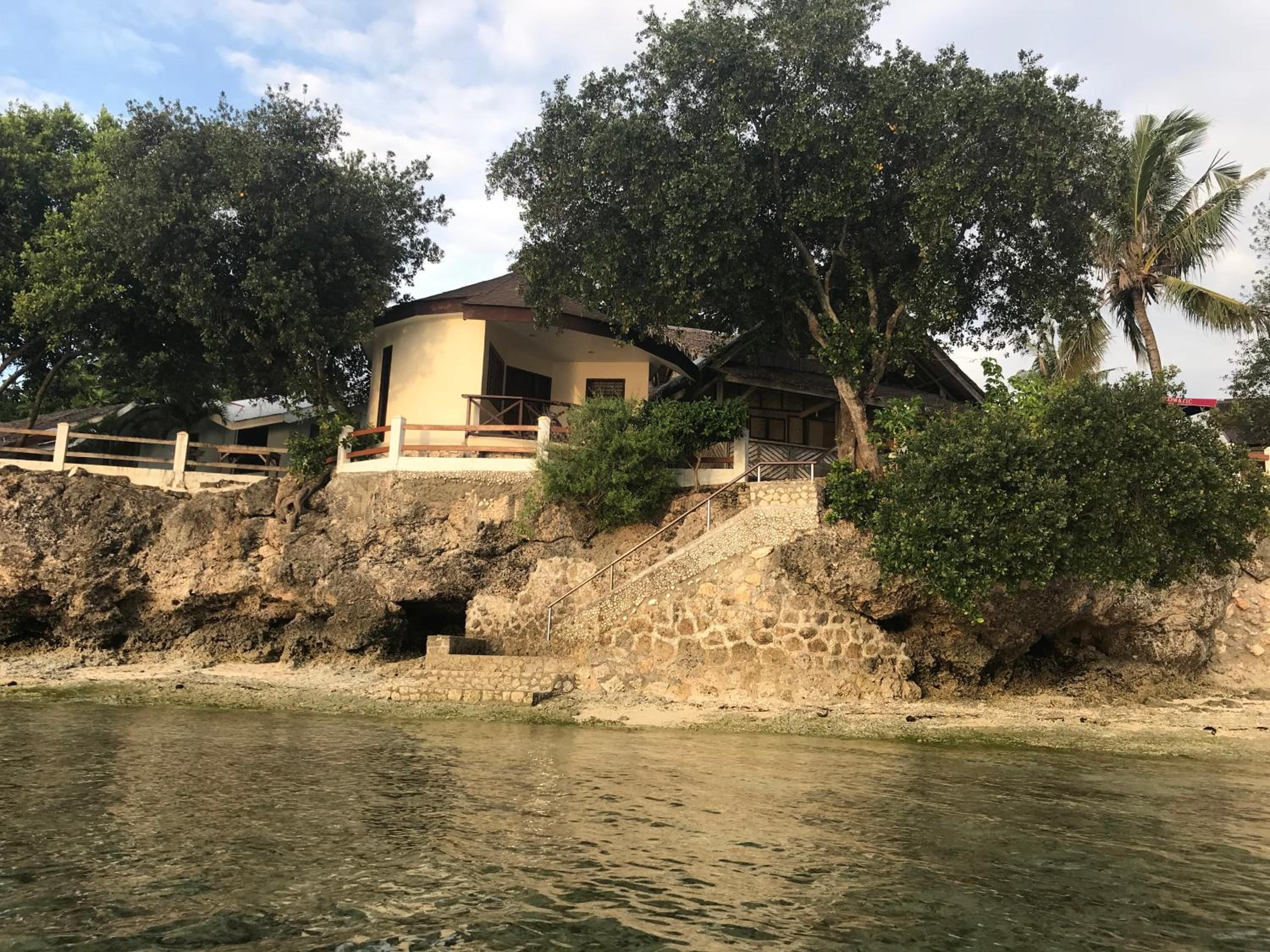 Bungalow - Water Front  - Photo 8