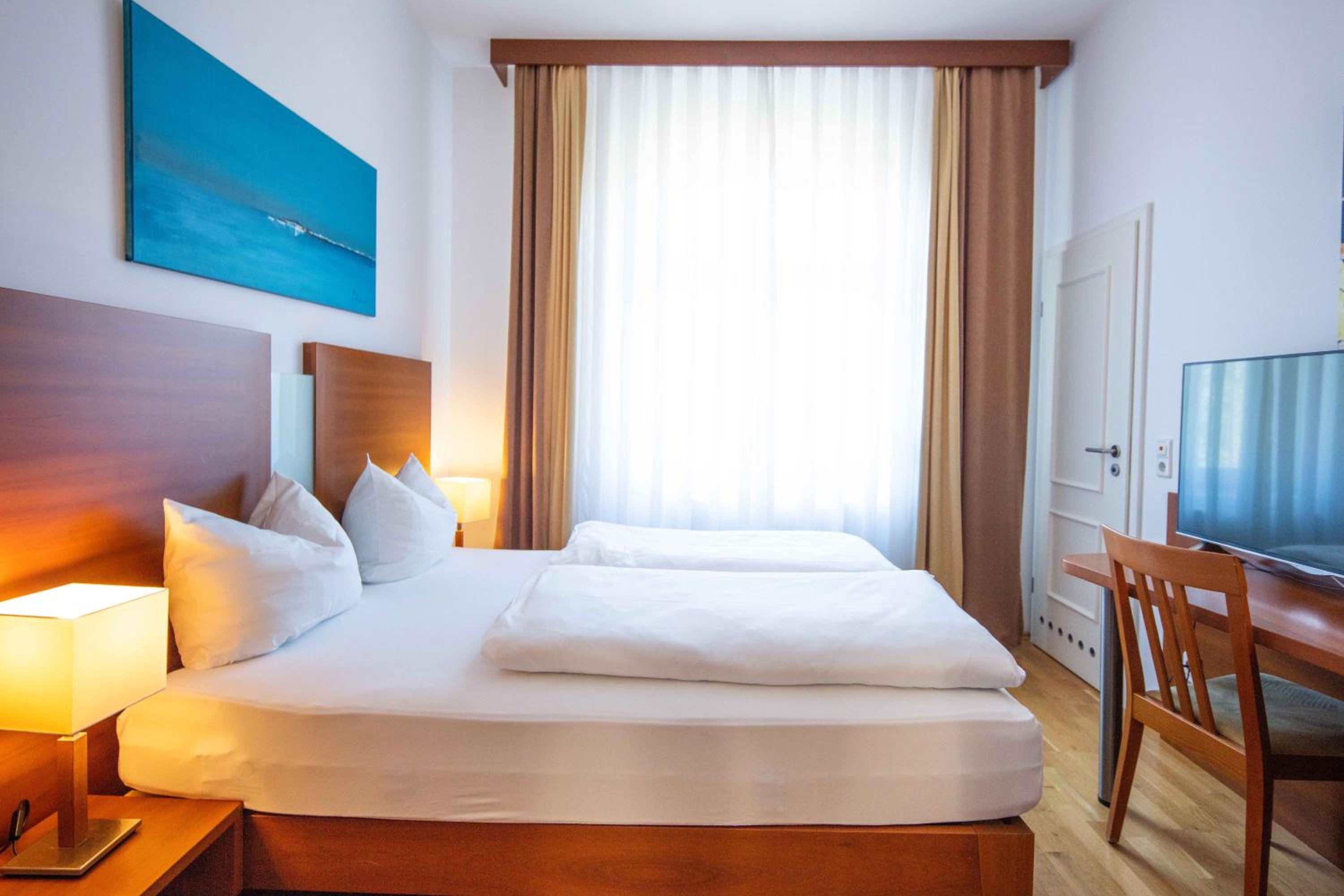 Twin Room - Photo 4