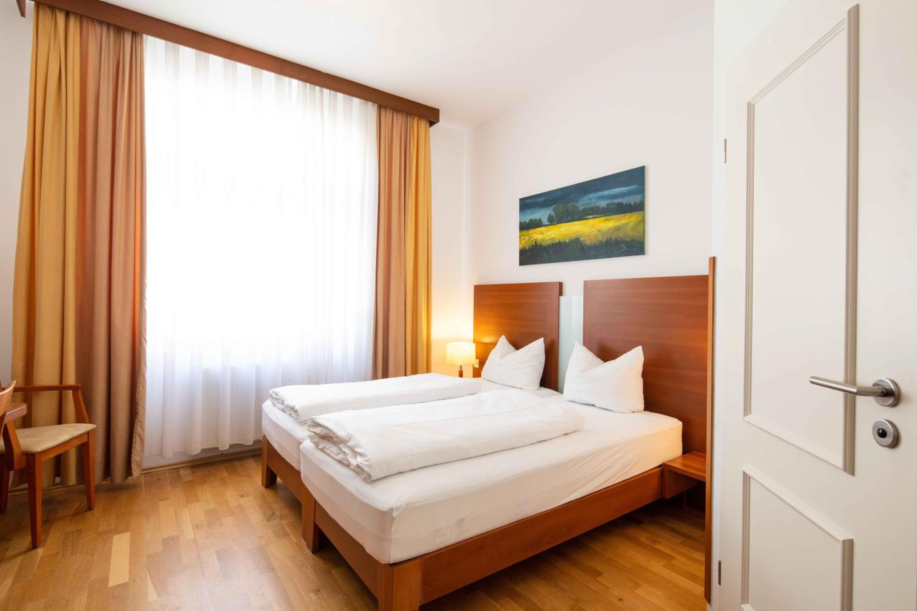 Twin Room - Photo 2