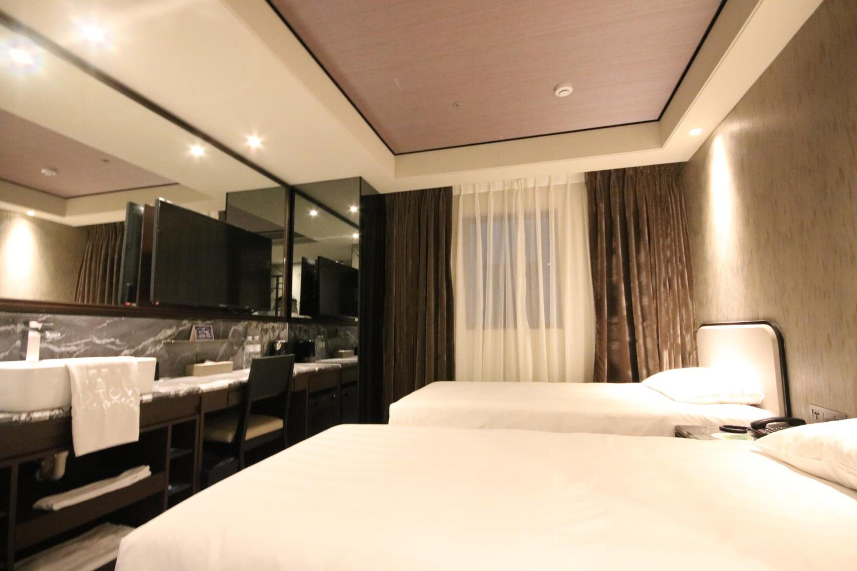 Twin Room - No Window - Photo 1