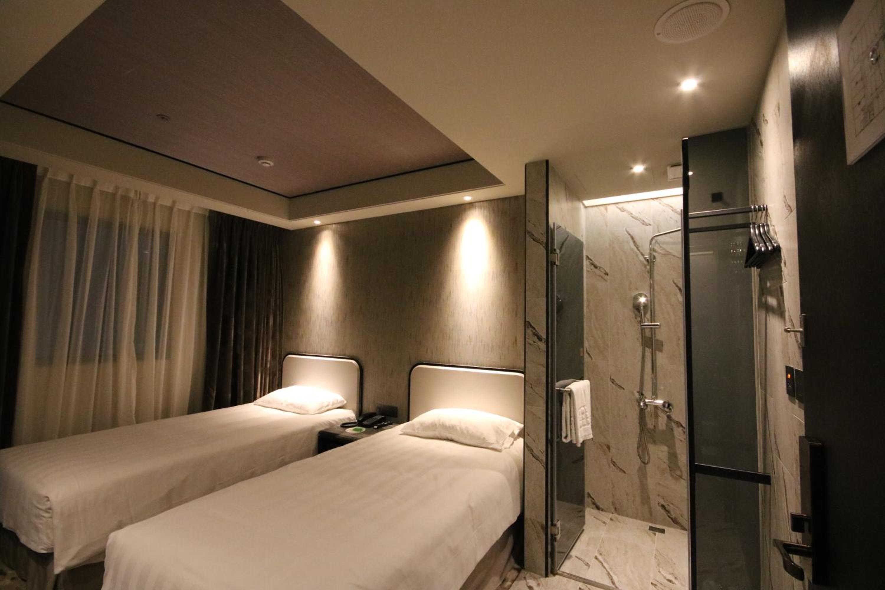 Twin Room - No Window - Photo 2