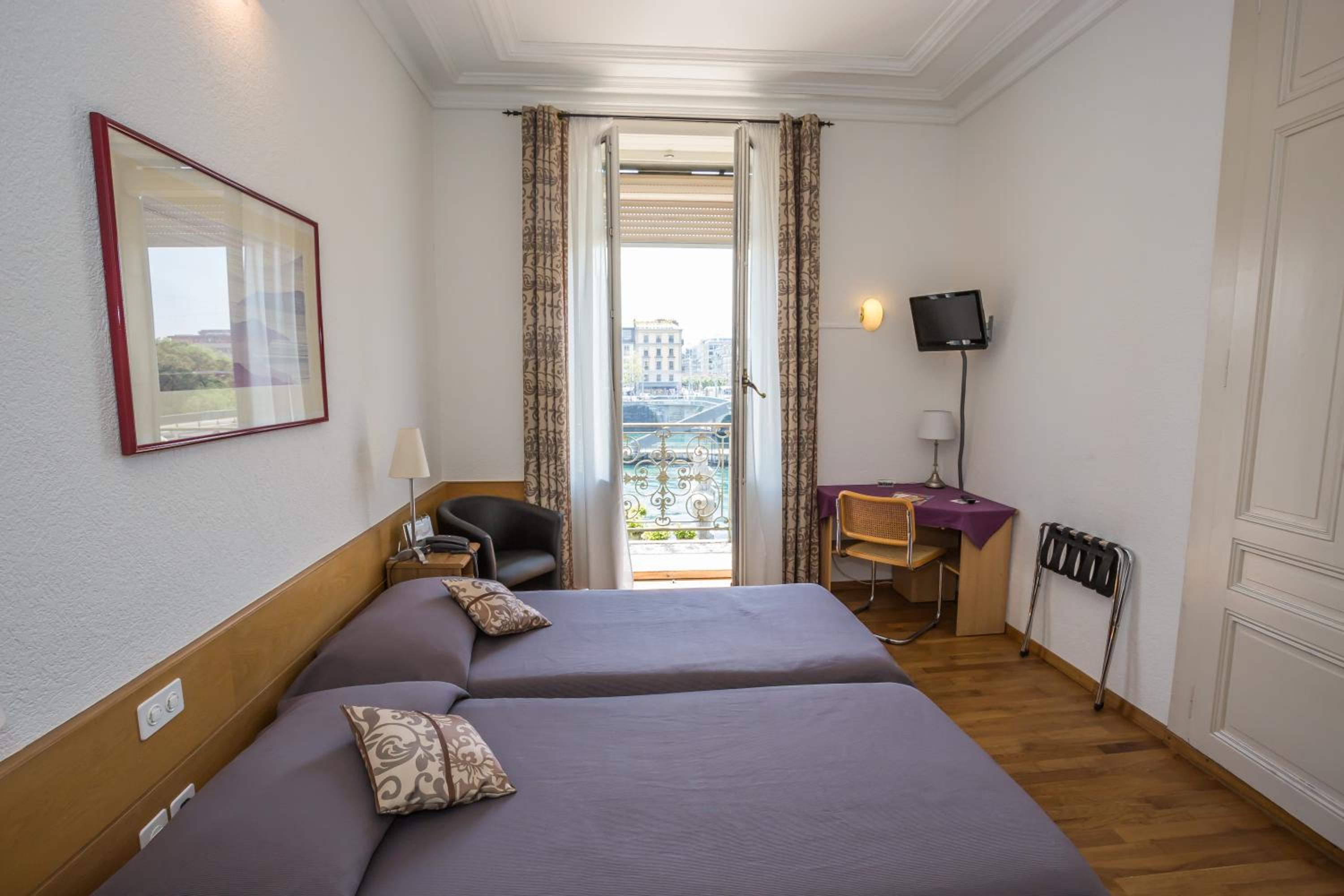 Double Room - Photo 6