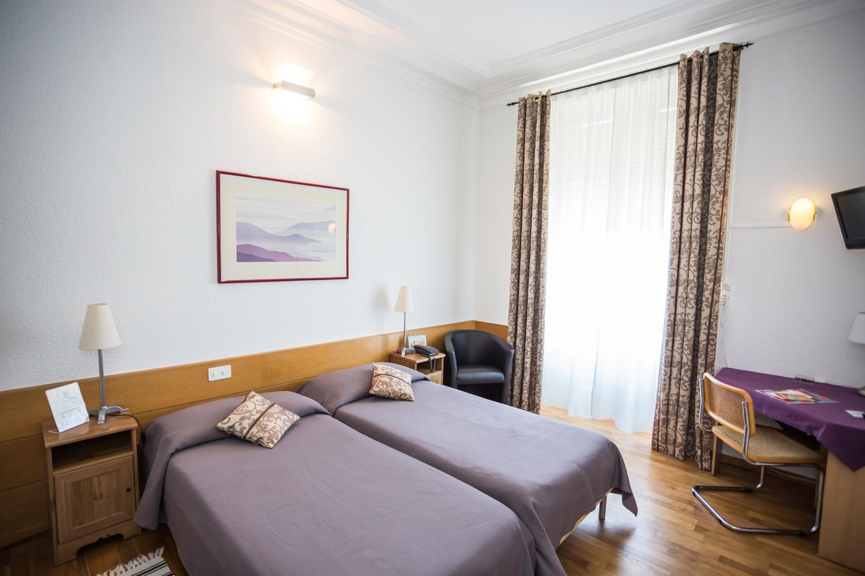 Double Room - Photo 5