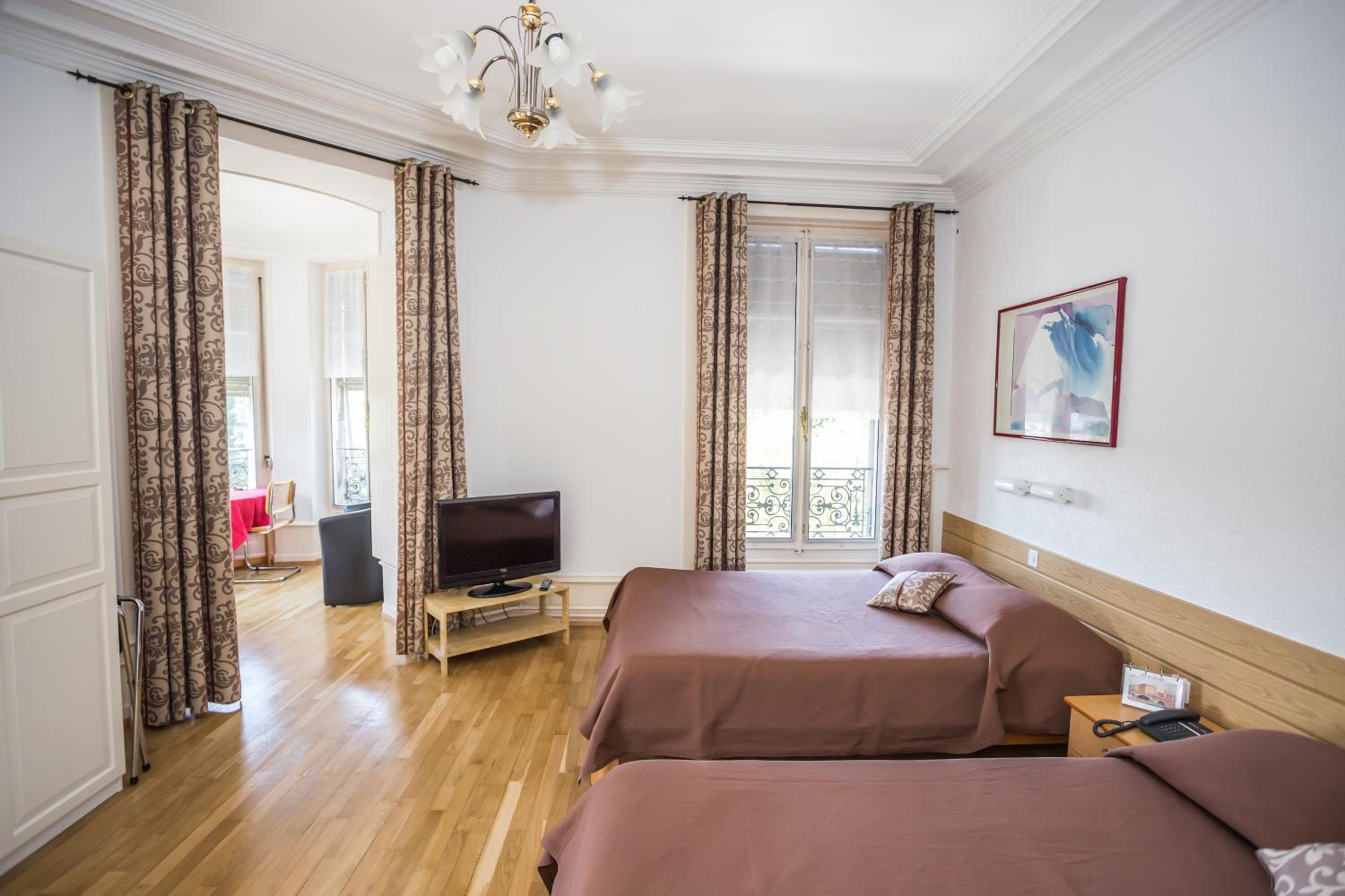 Double Room - Photo 11