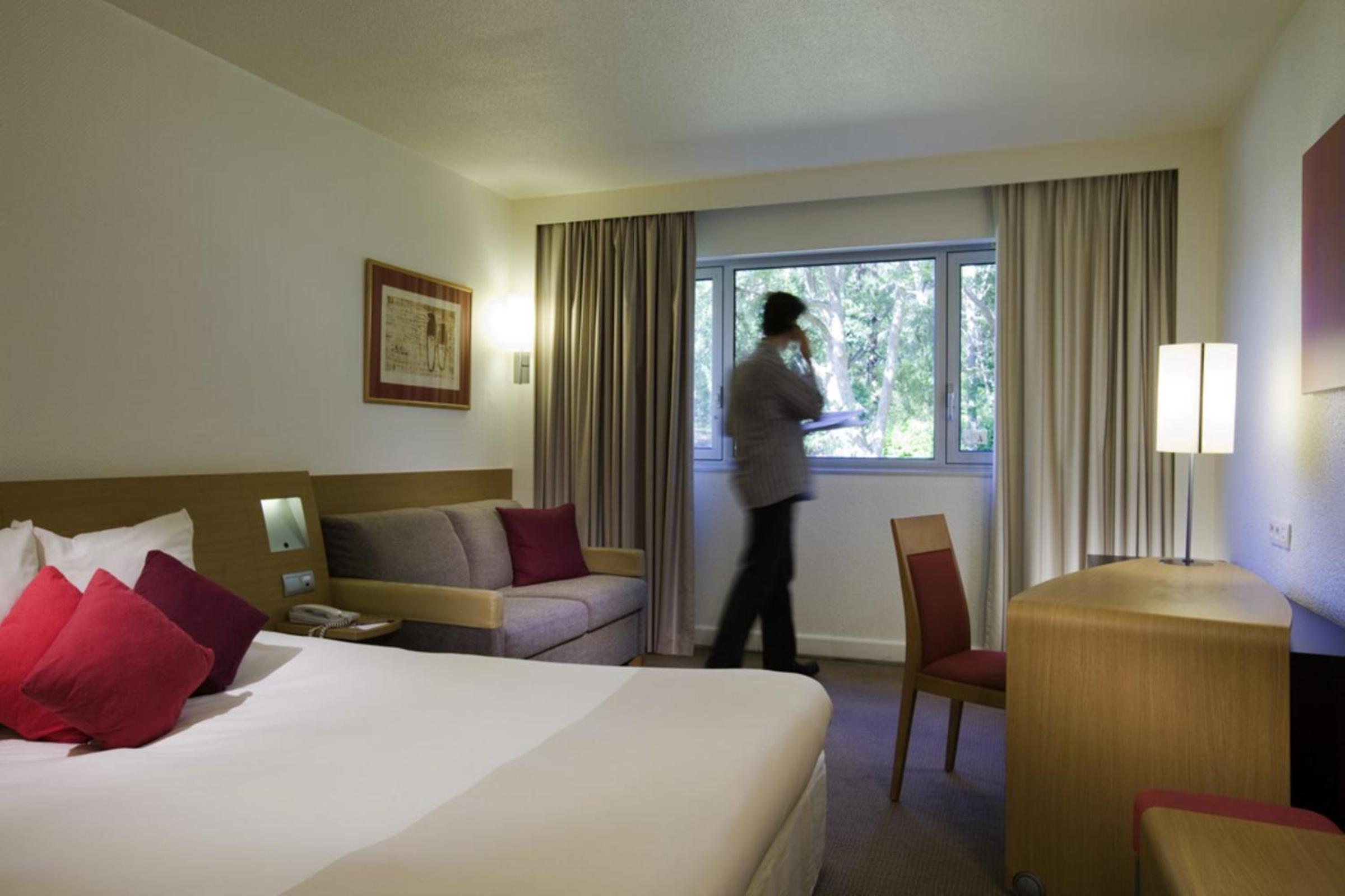 Superior Room with 1 Queensize Bed and Sofa Bed - Photo 5