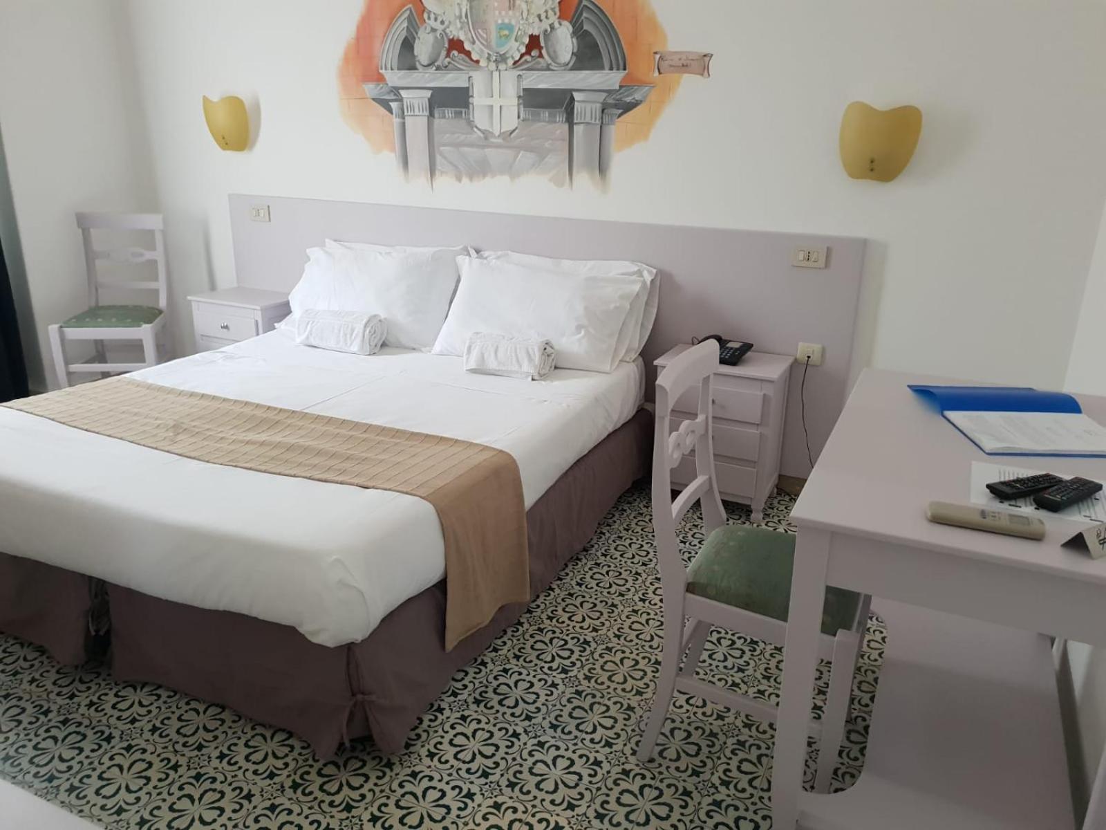 Double Room - Photo 5