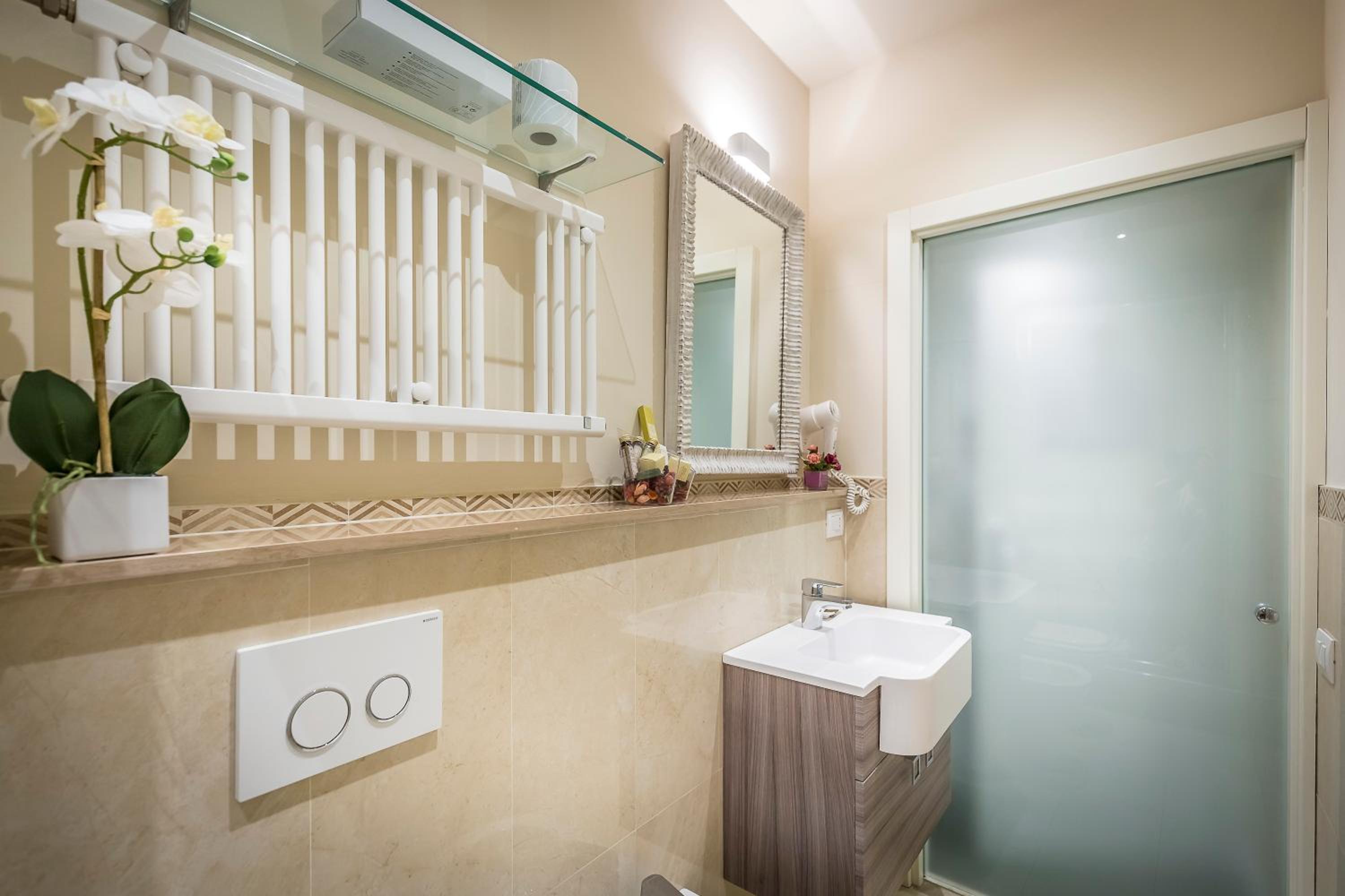 Superior Double or Twin Room with City View photo 3