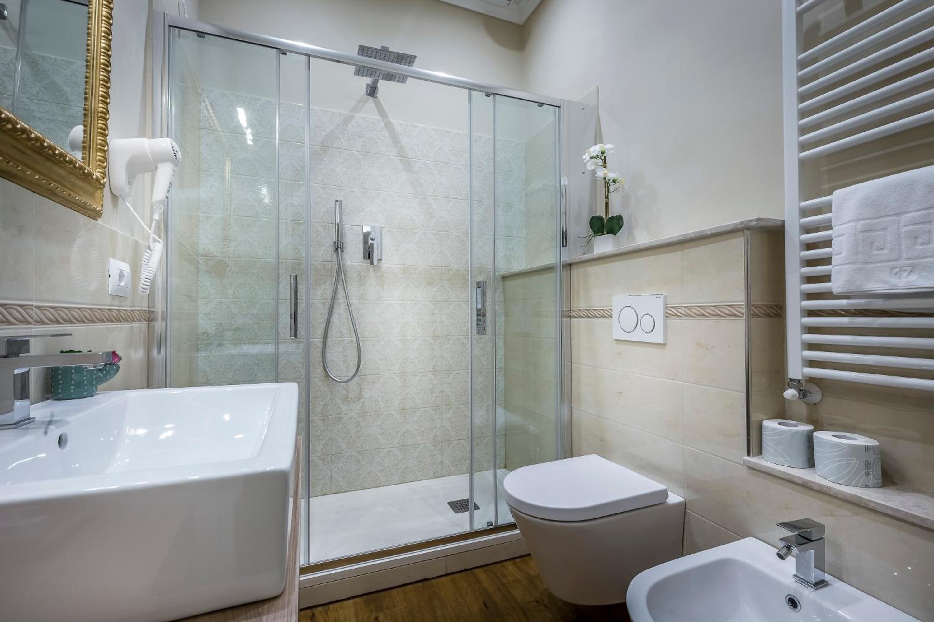 Deluxe Double or Twin Room photo 3