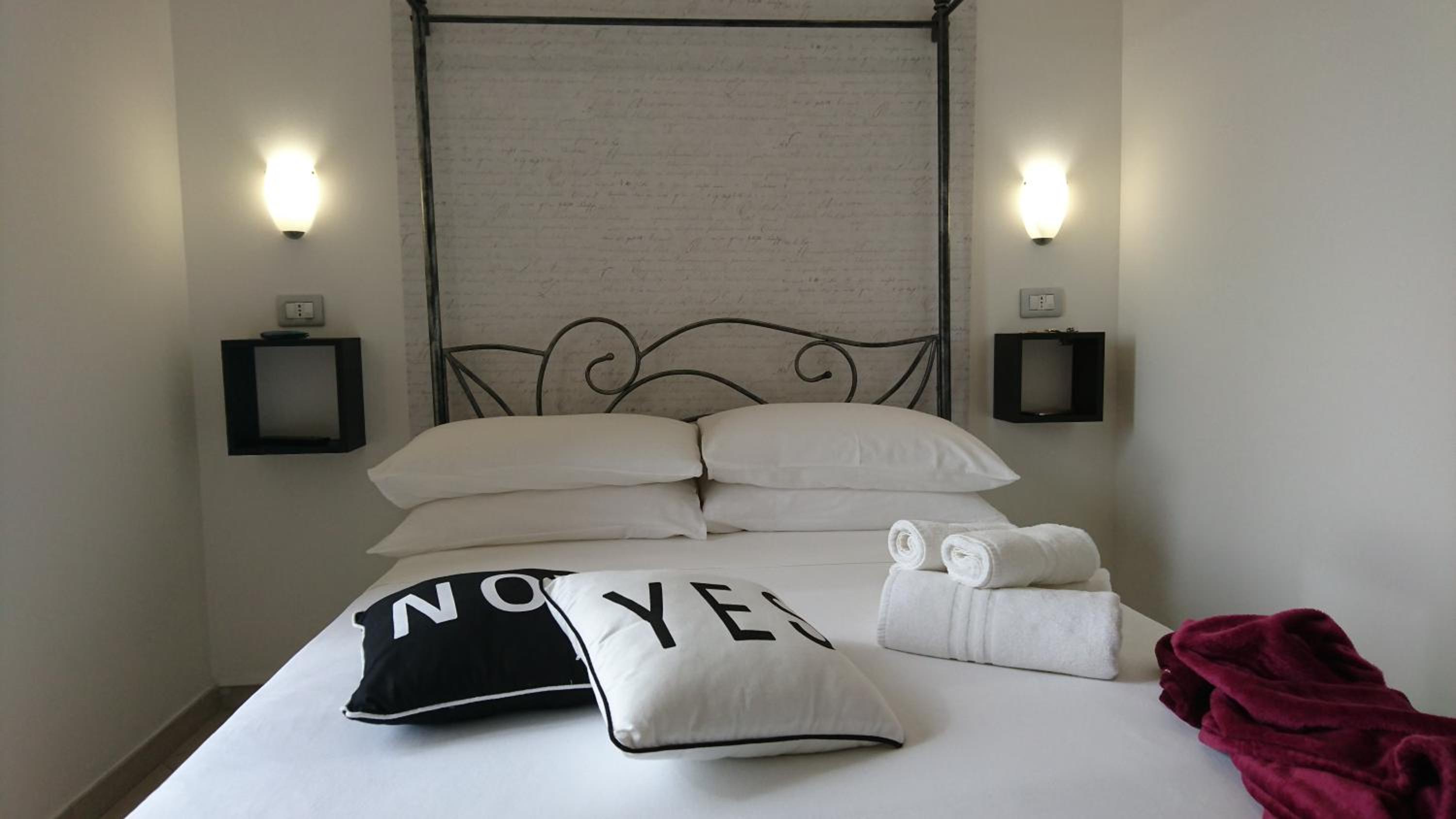 Double Room with Balcony and Sea View - Photo 2