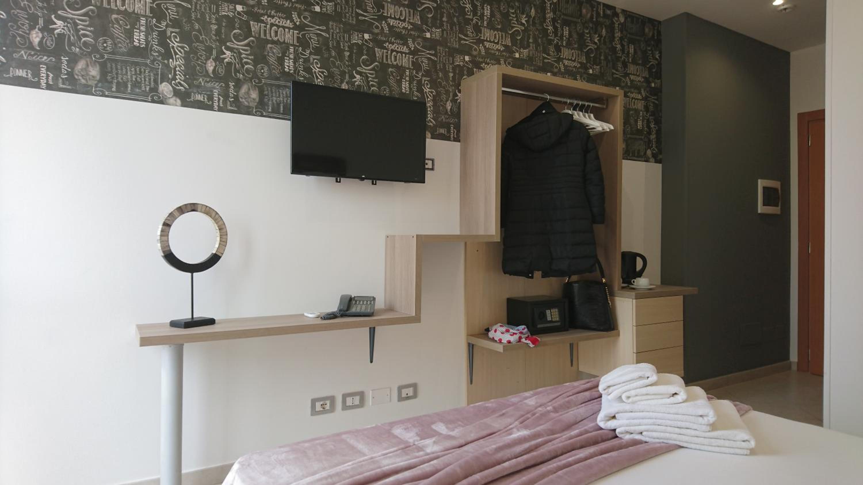 Double Room - Photo 5