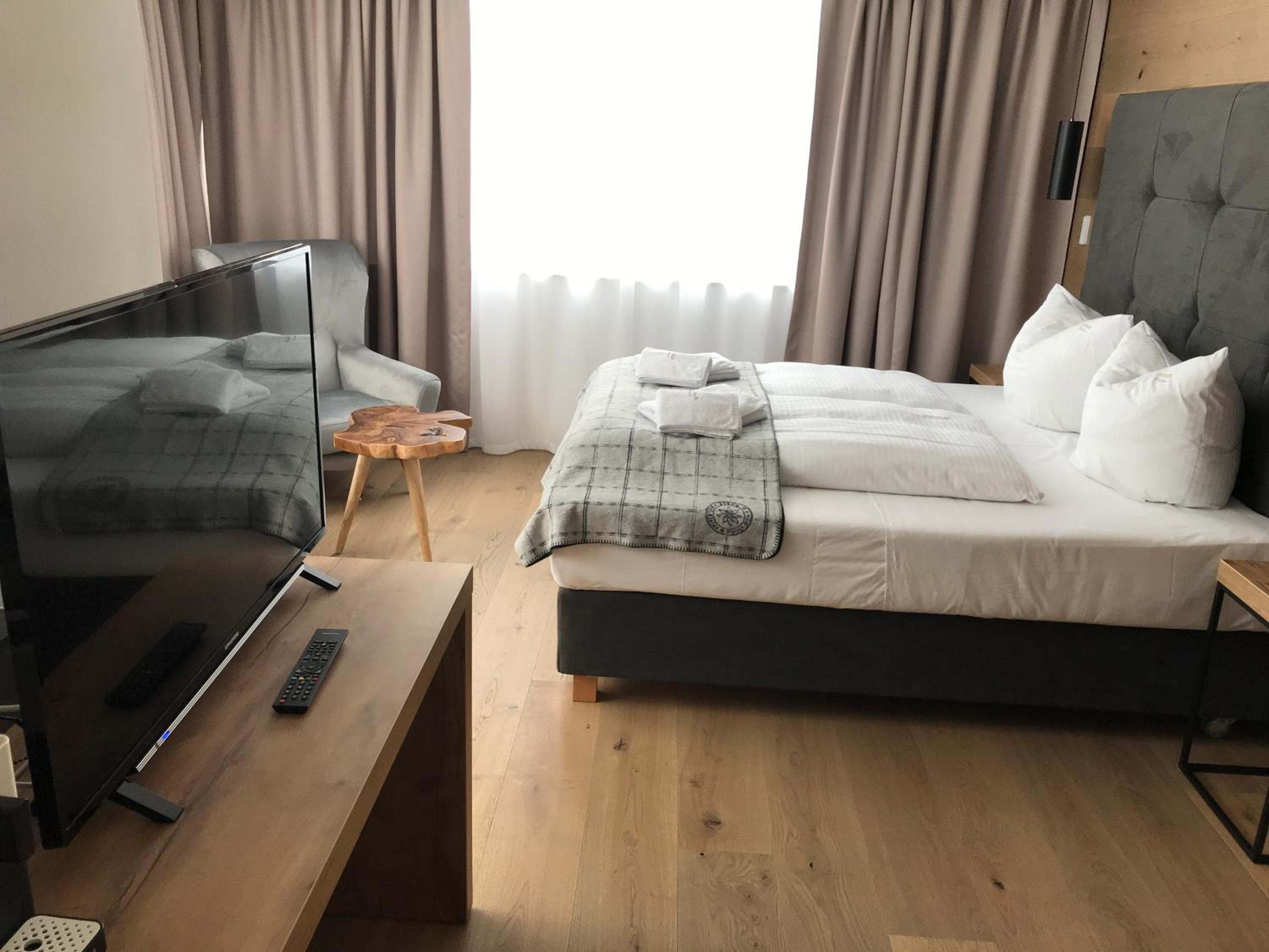 Deluxe Double Room with Shower