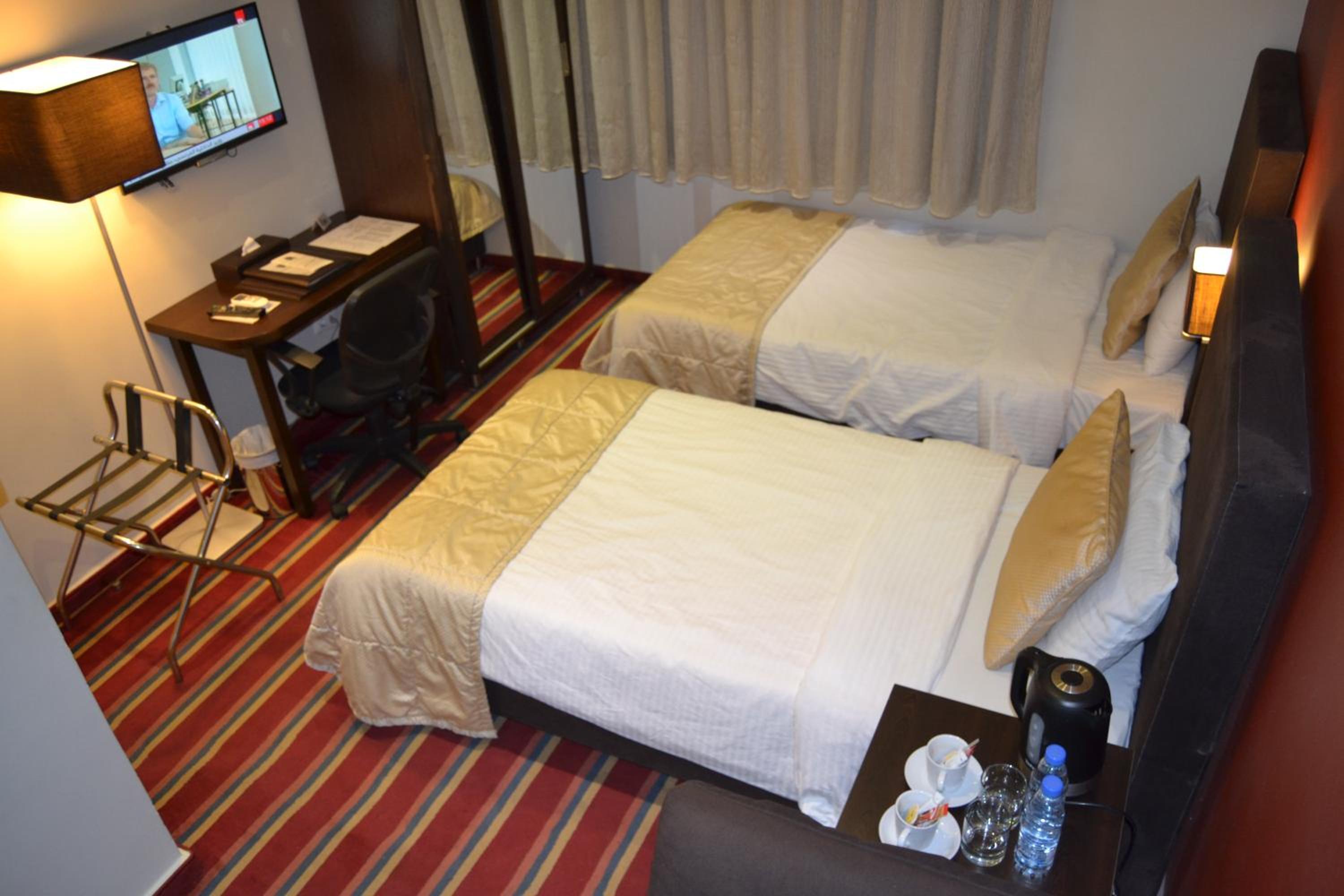 Deluxe Twin Room photo 2