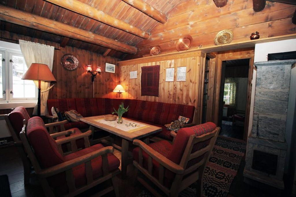 Four-Bedroom Apartment with Mountain View photo 2