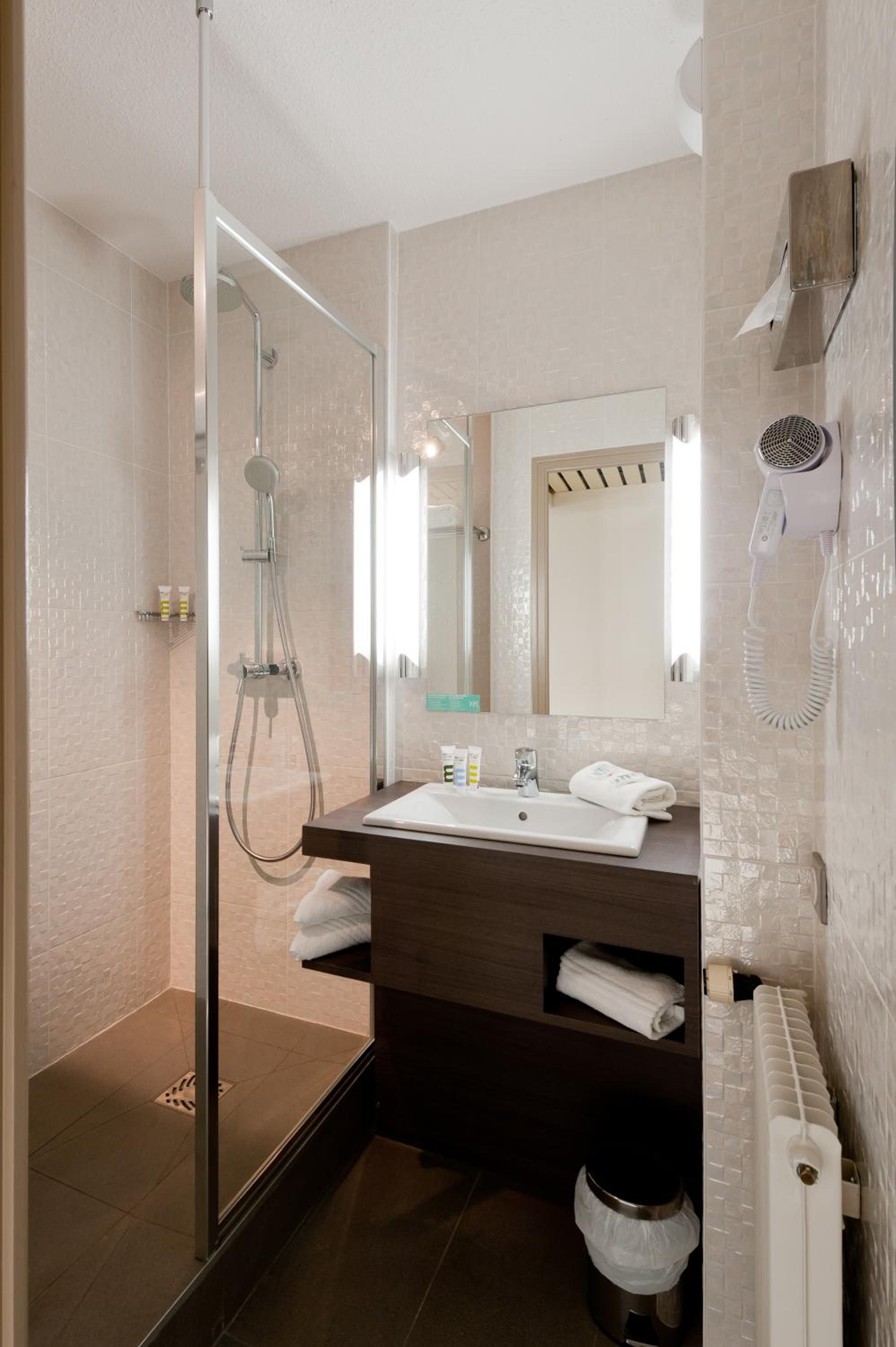 Privilege Room with 1 Double Bed - Photo 5