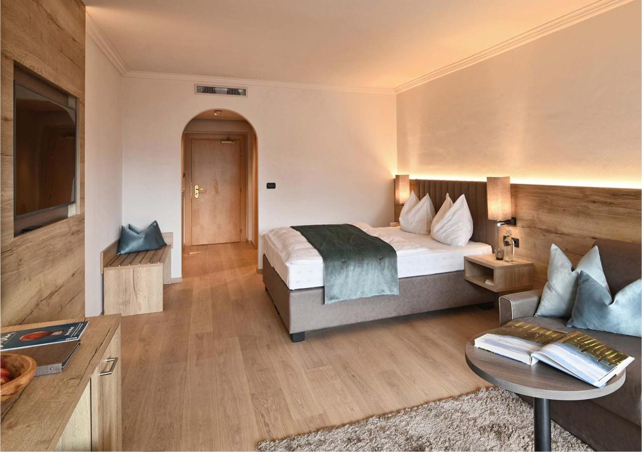 Suite - Photo 1