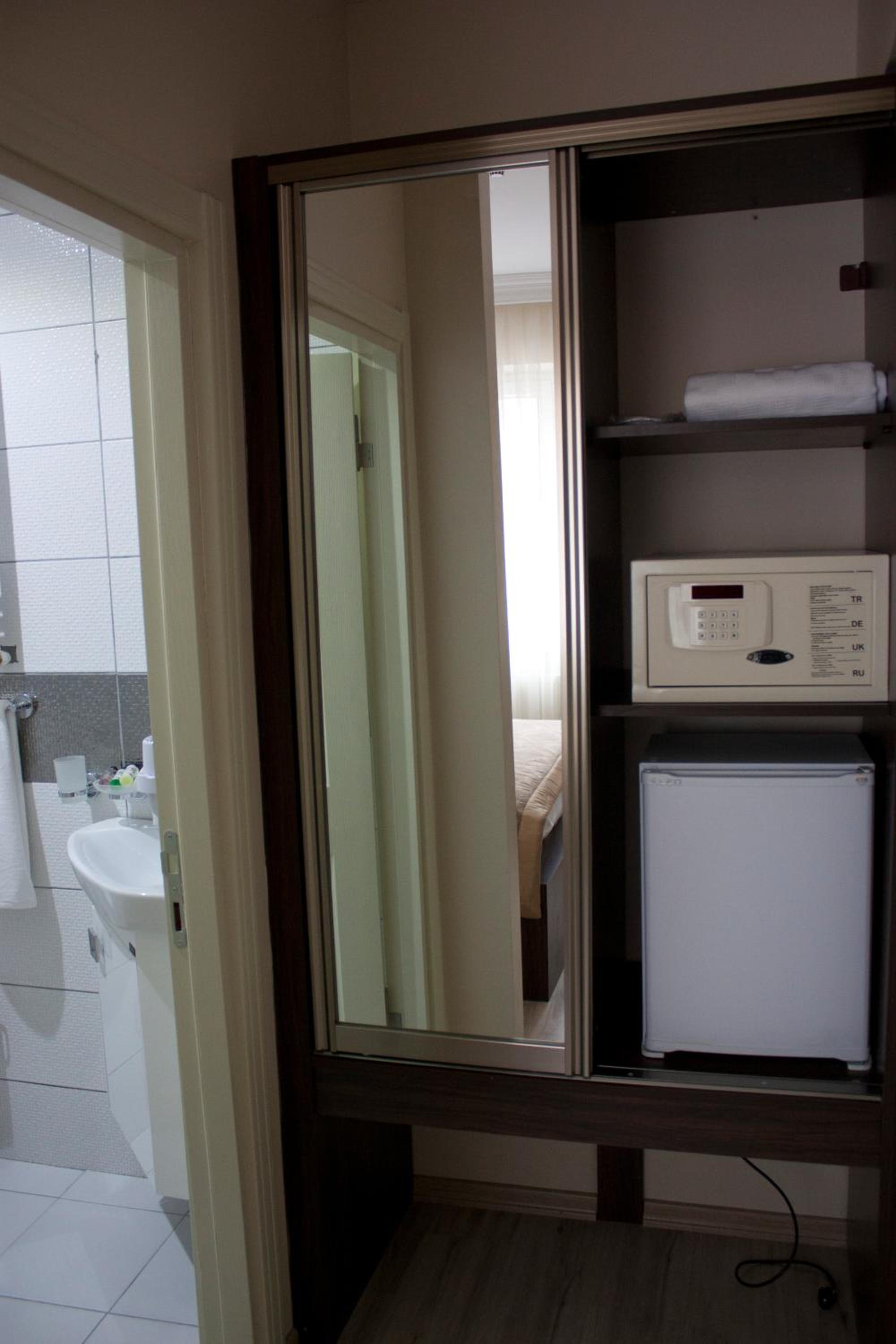Standard Double or Twin Room photo 3