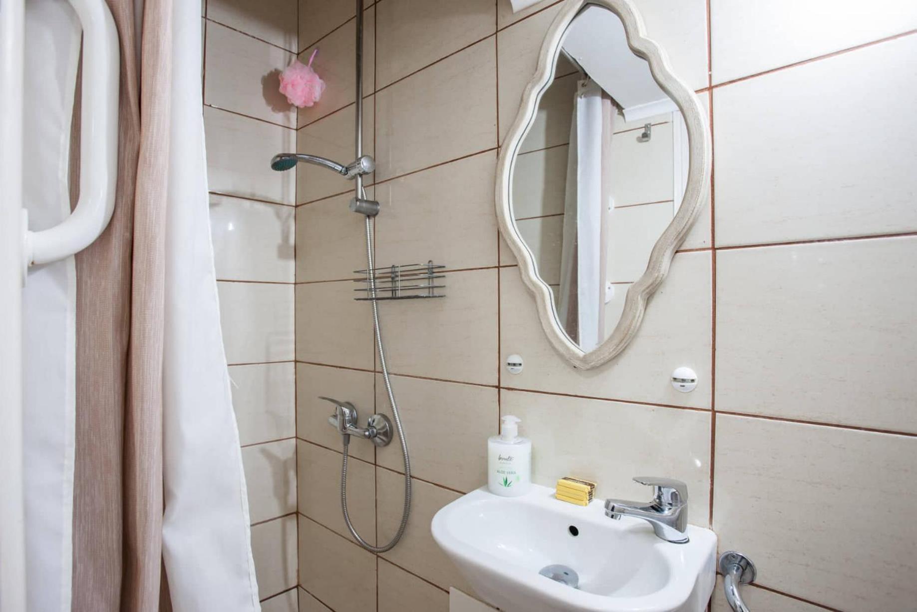One-Bedroom Apartment - Photo 6