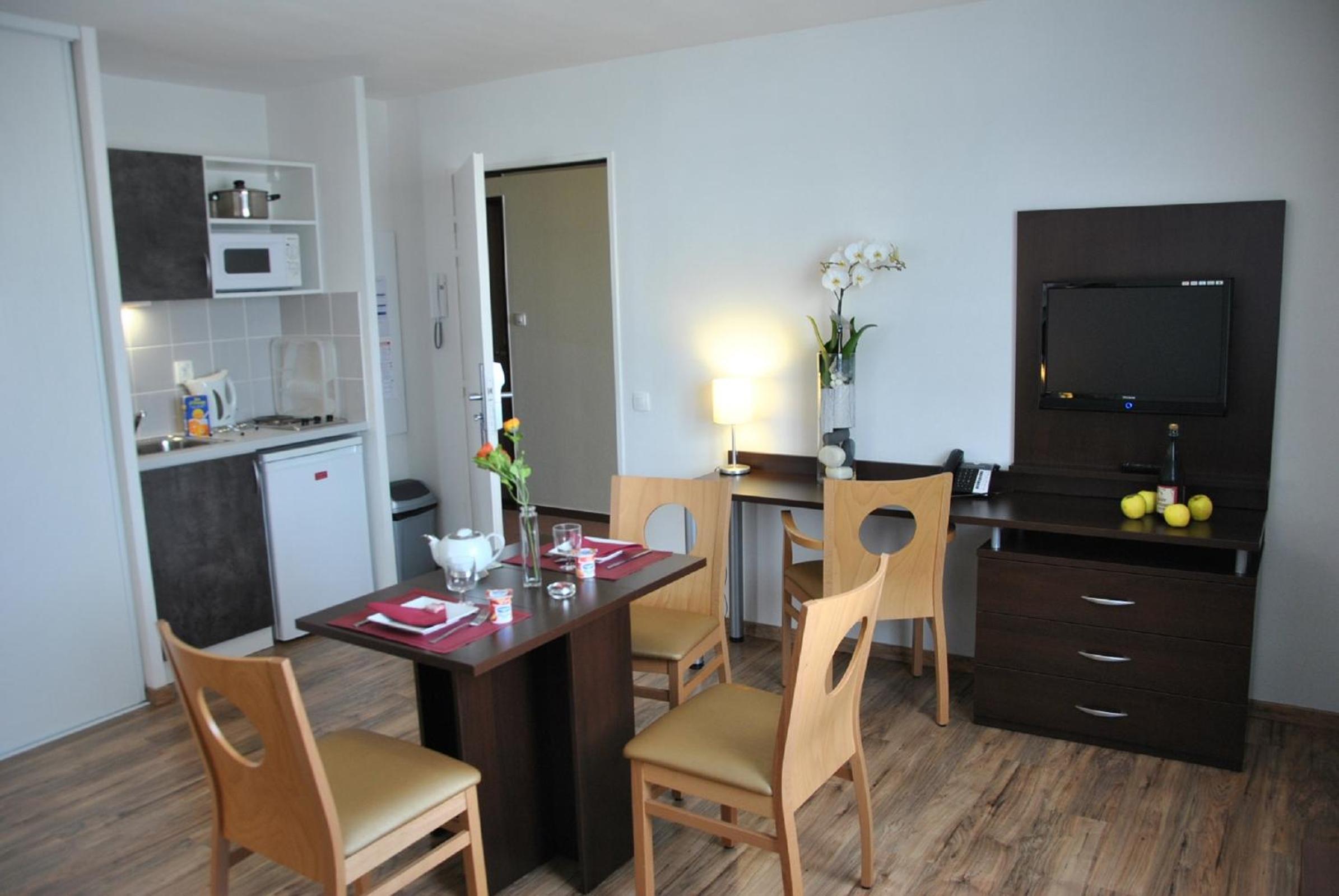 One-Bedroom Apartment (4 Adults) - Photo 9