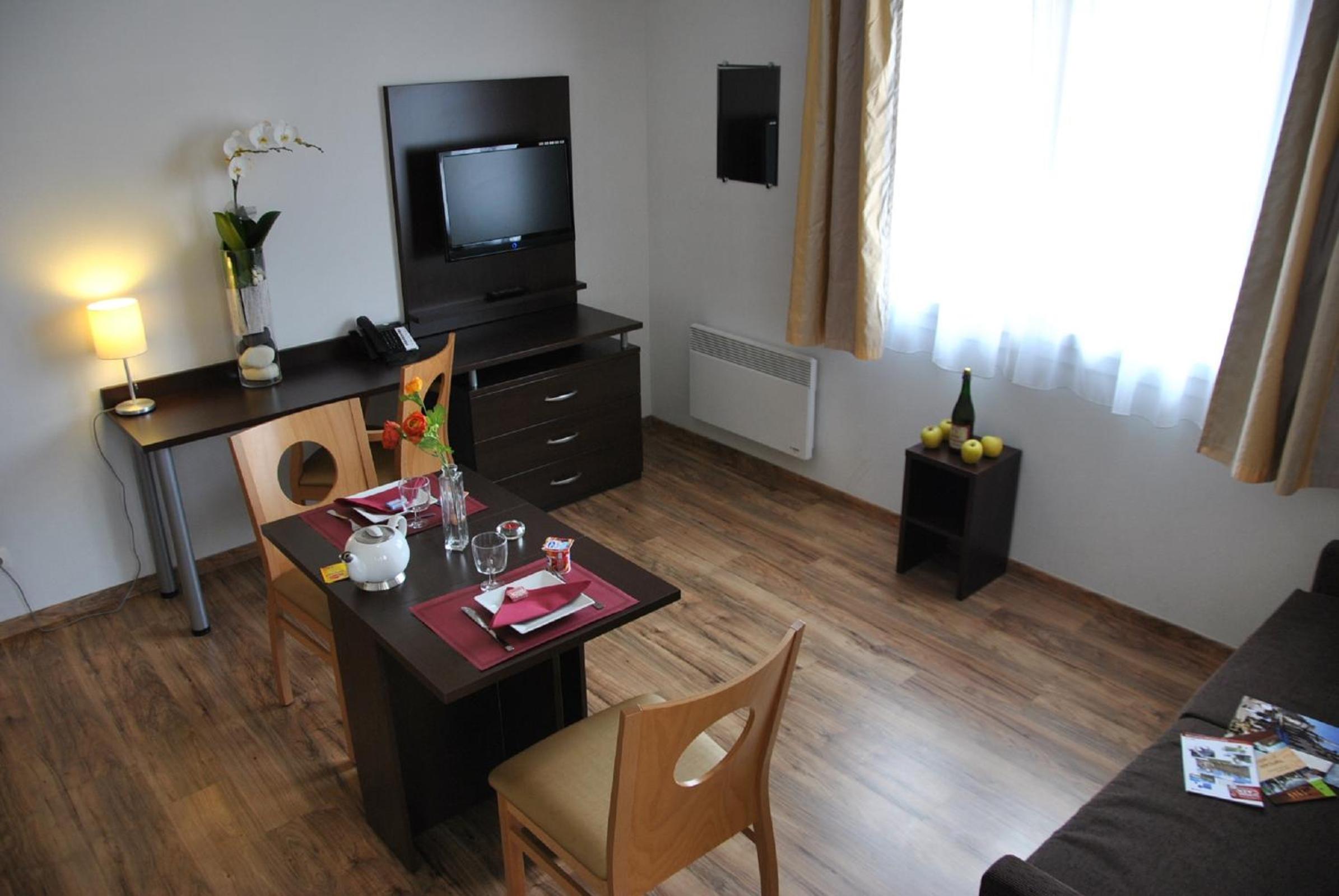 One-Bedroom Apartment (4 Adults) - Photo 7