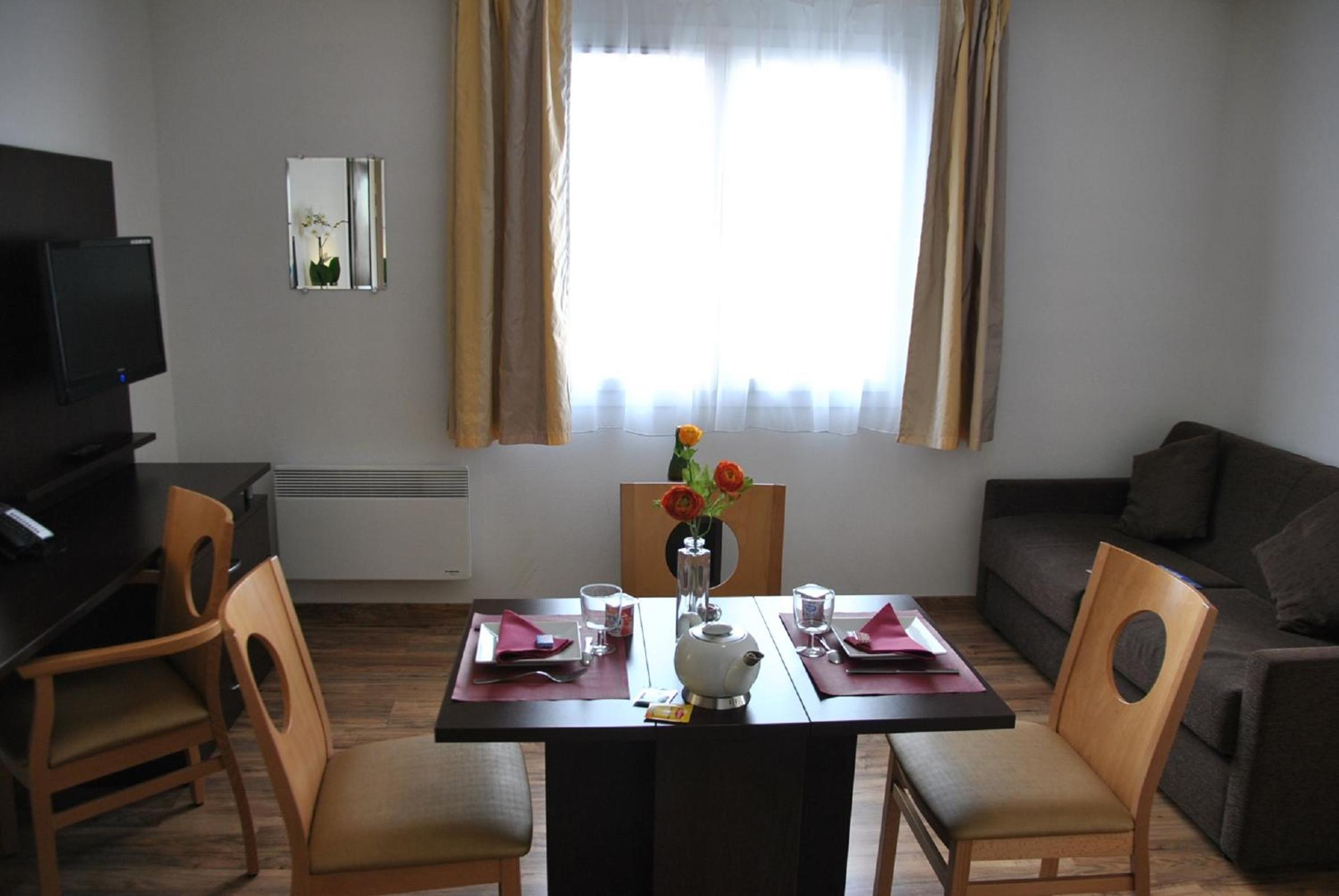 One-Bedroom Apartment (4 Adults) - Photo 4