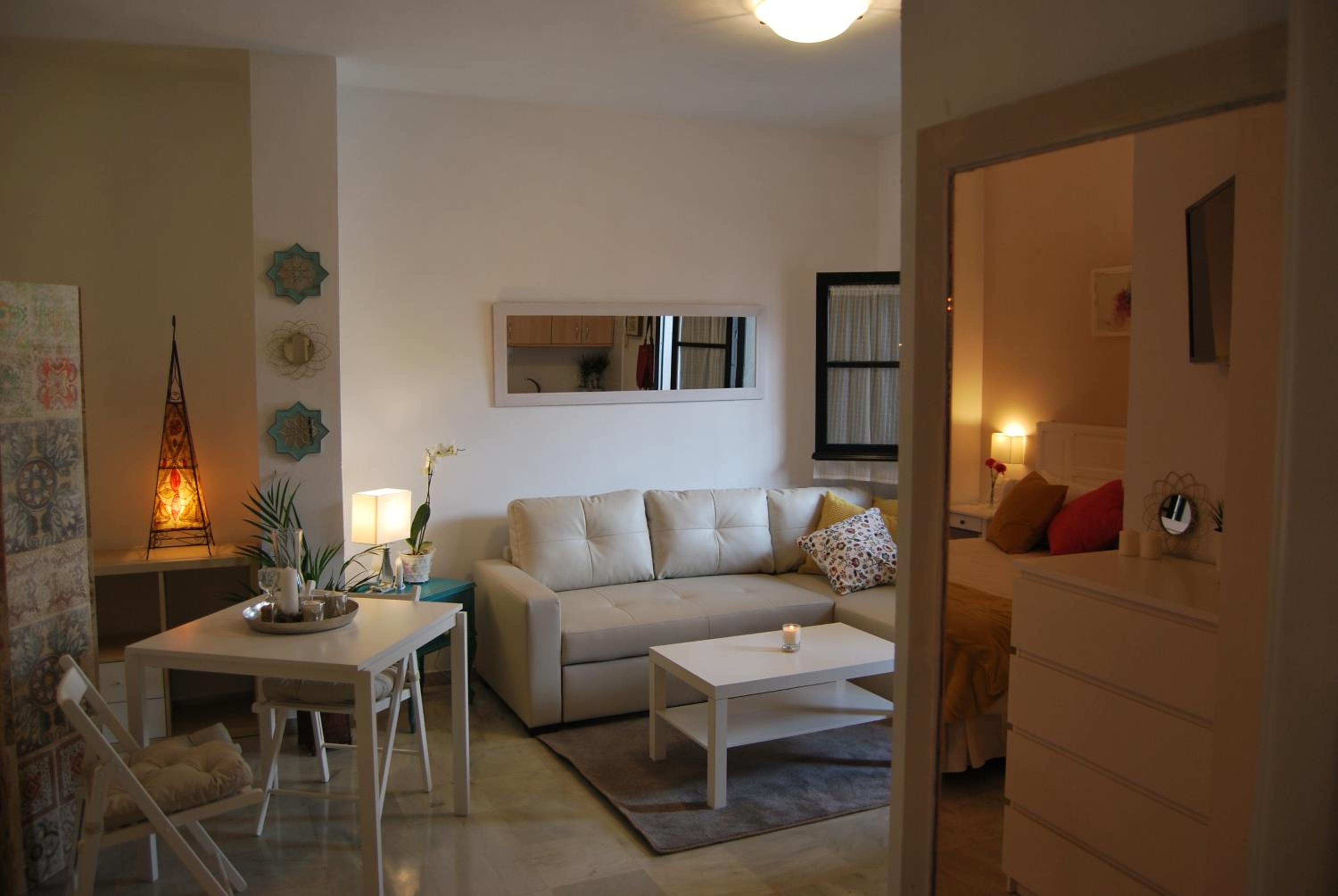 Studio Apartment - Photo 1