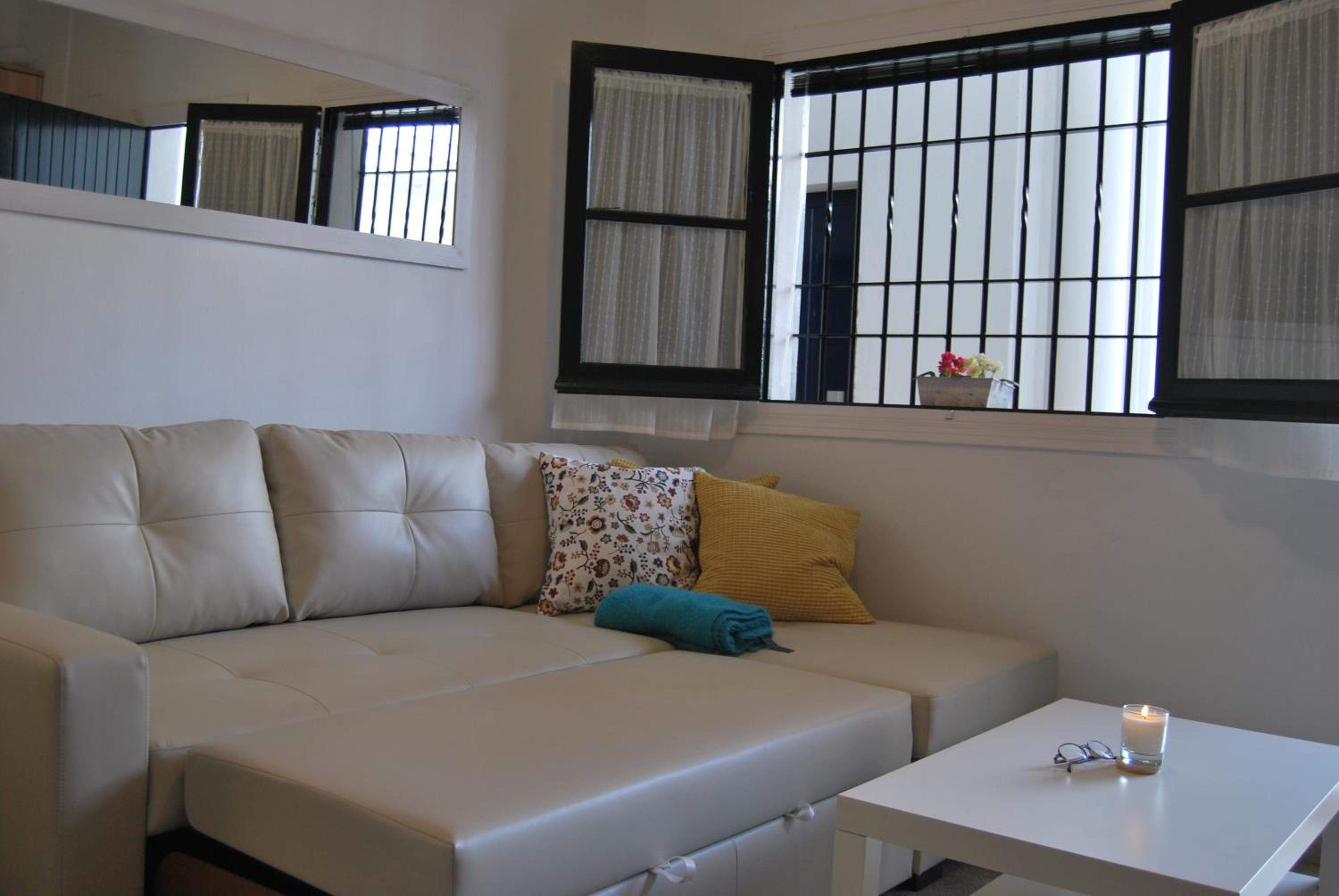 Studio Apartment - Photo 2