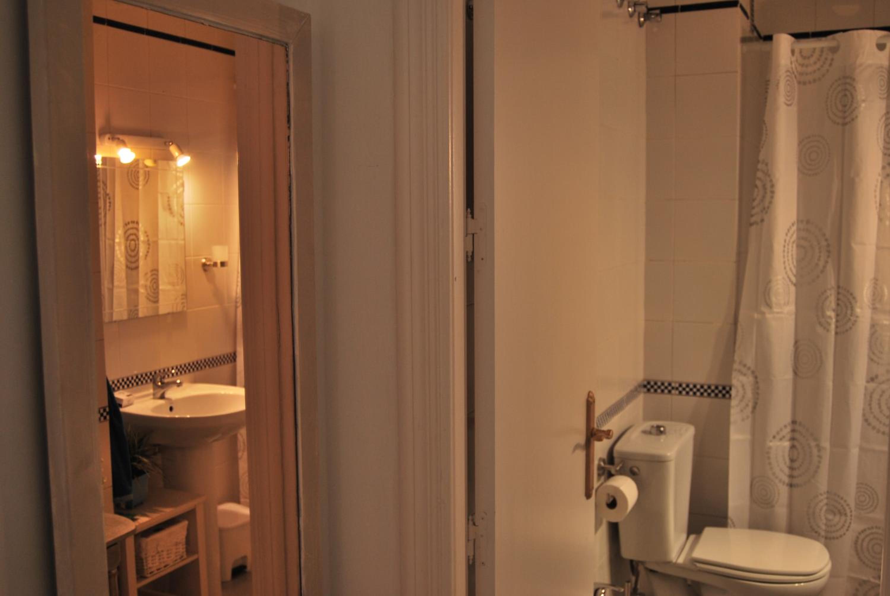 Studio Apartment - Photo 13