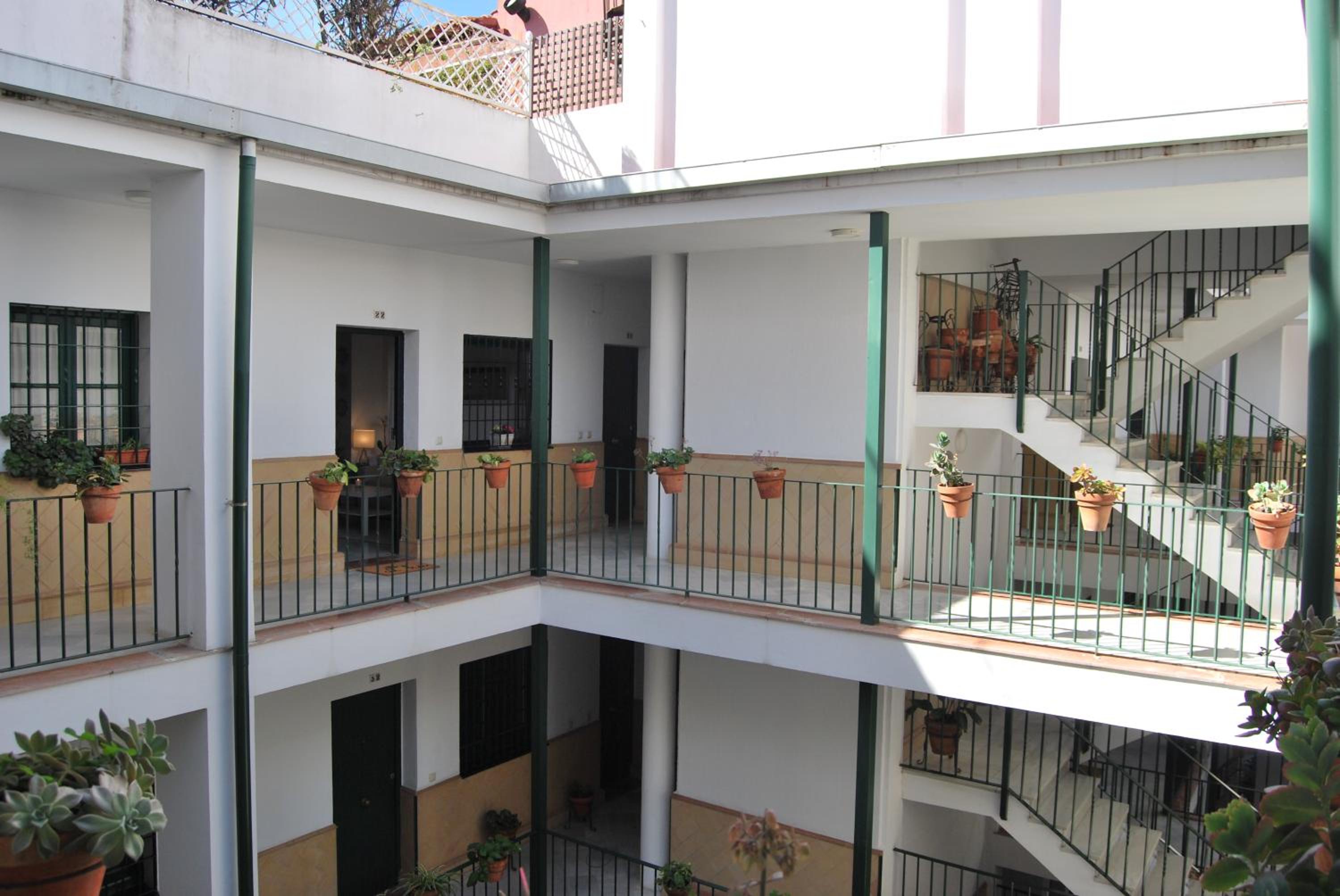 Studio Apartment - Photo 15