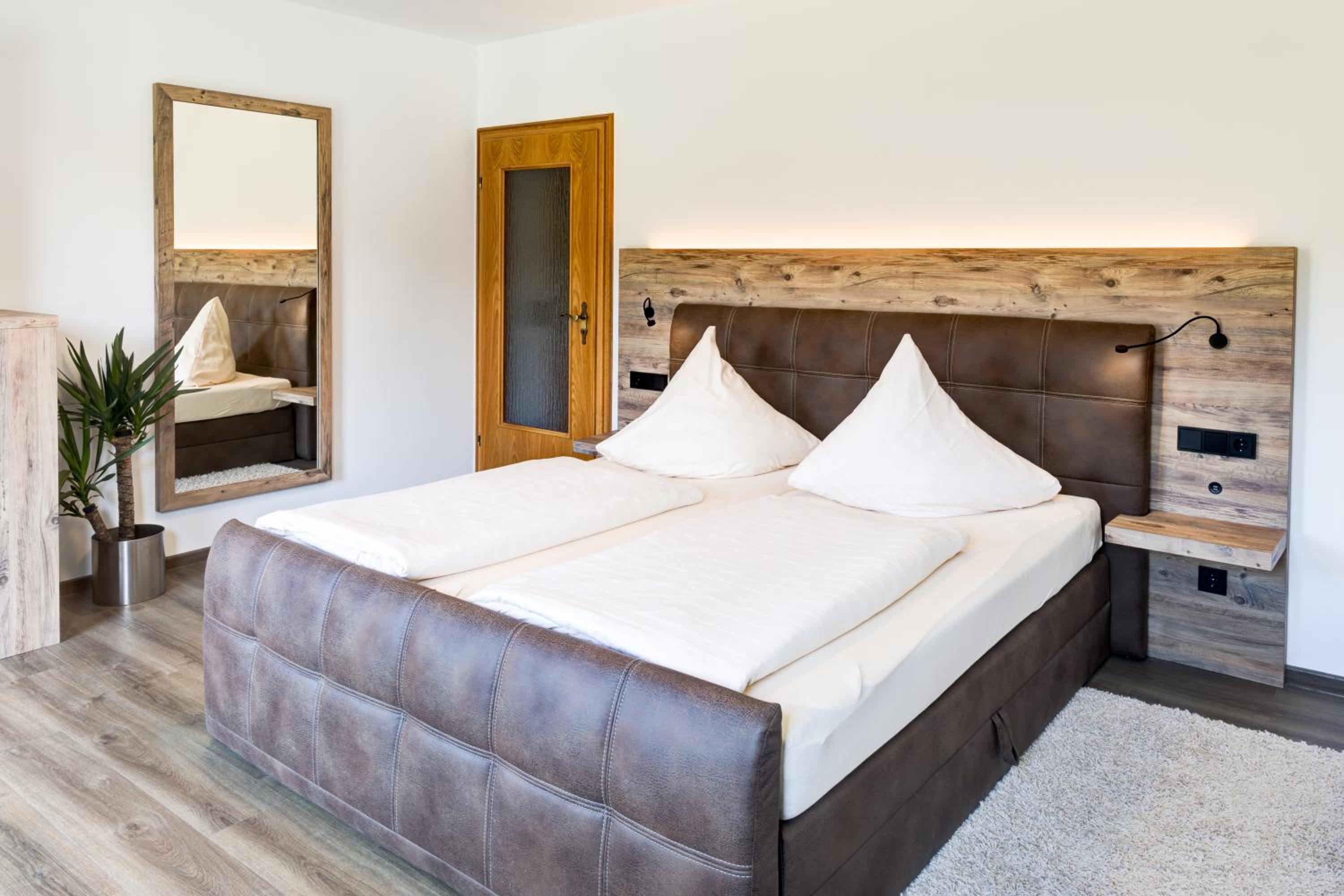 Deluxe Double Room with Balcony and River View photo 1