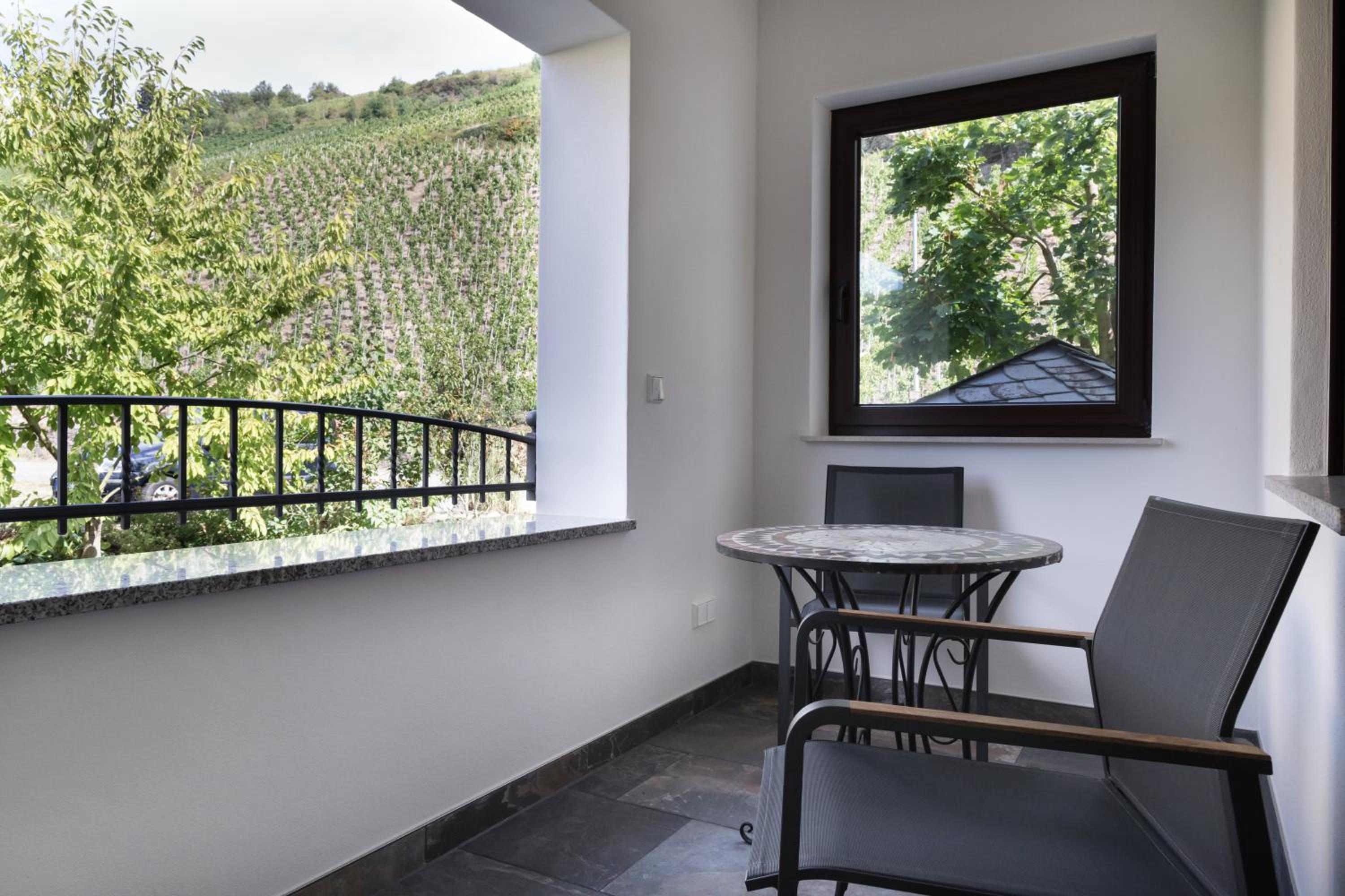Deluxe Double Room with Balcony photo 3