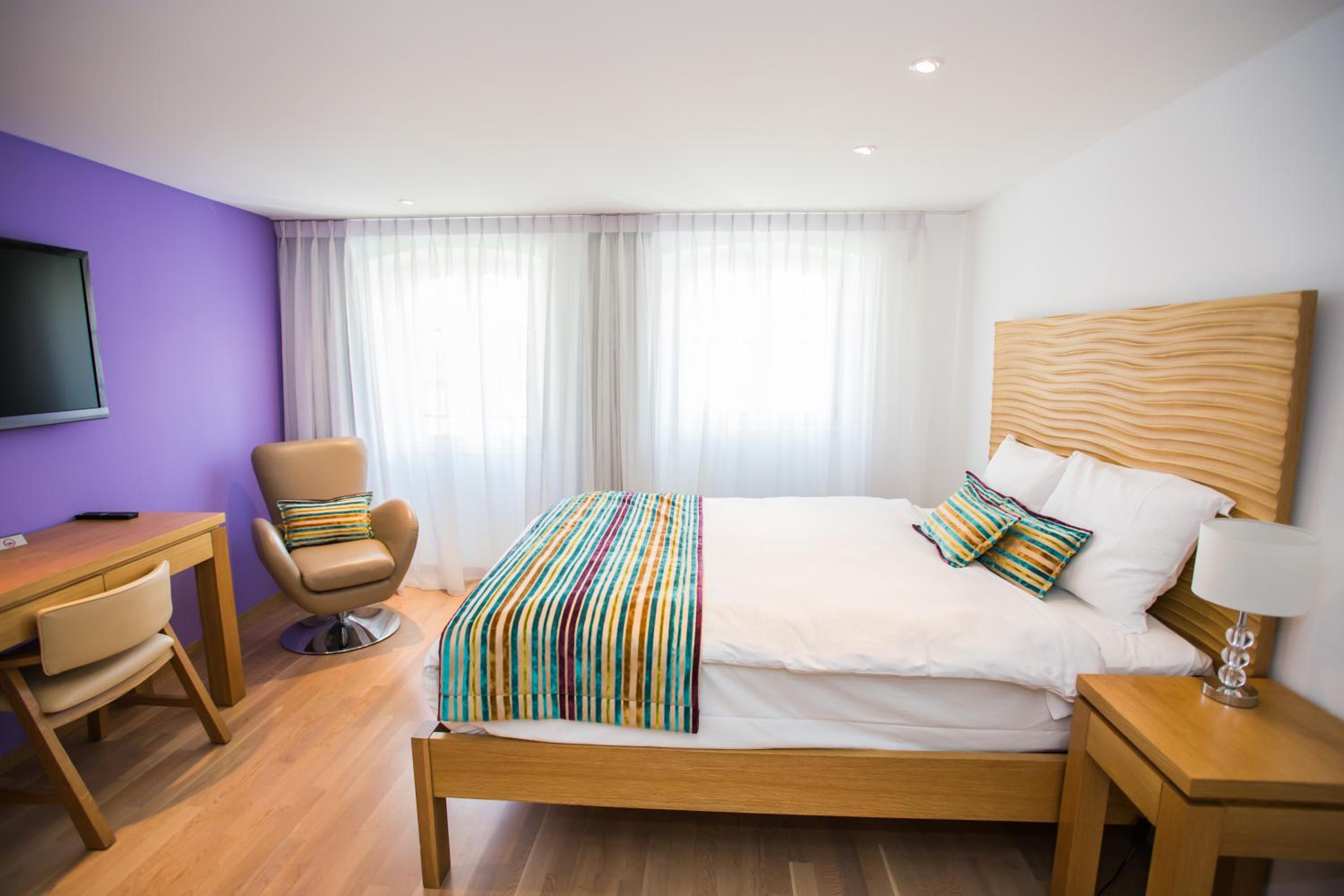 Deluxe Double Room with Lake View - Photo 3