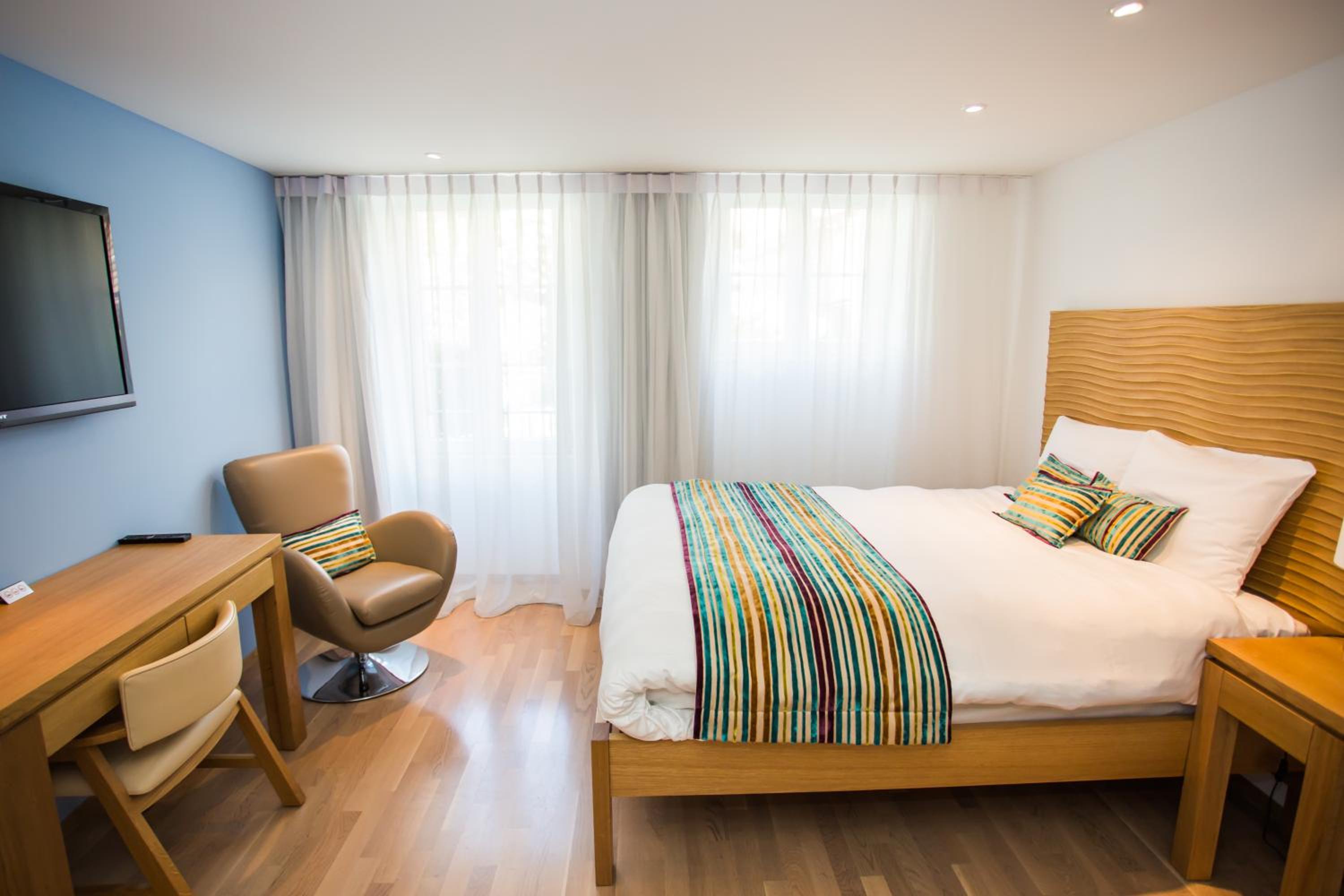 Standard Double Room with Lake View - Photo 6