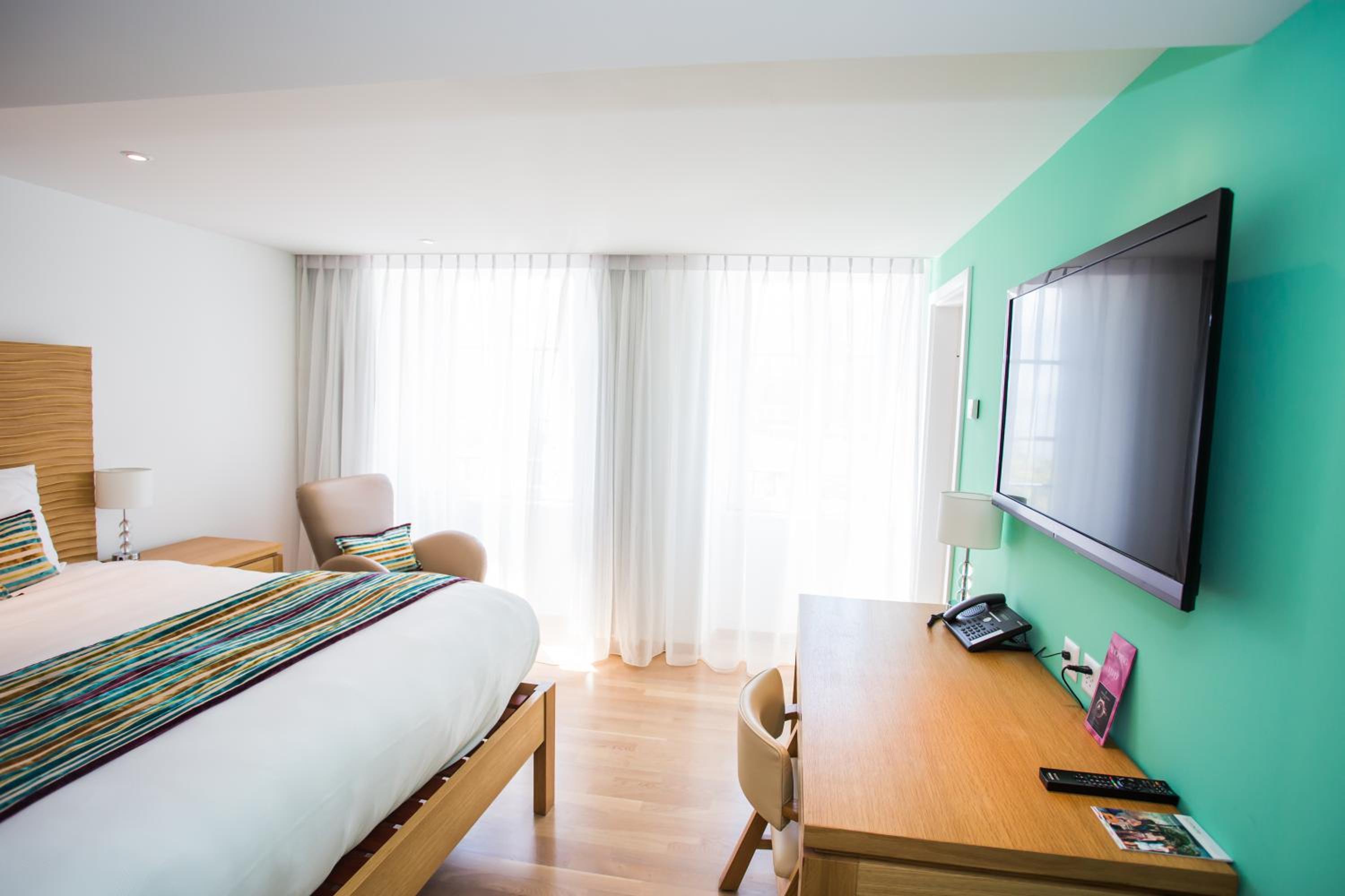 Standard Double Room with Lake View - Photo 4