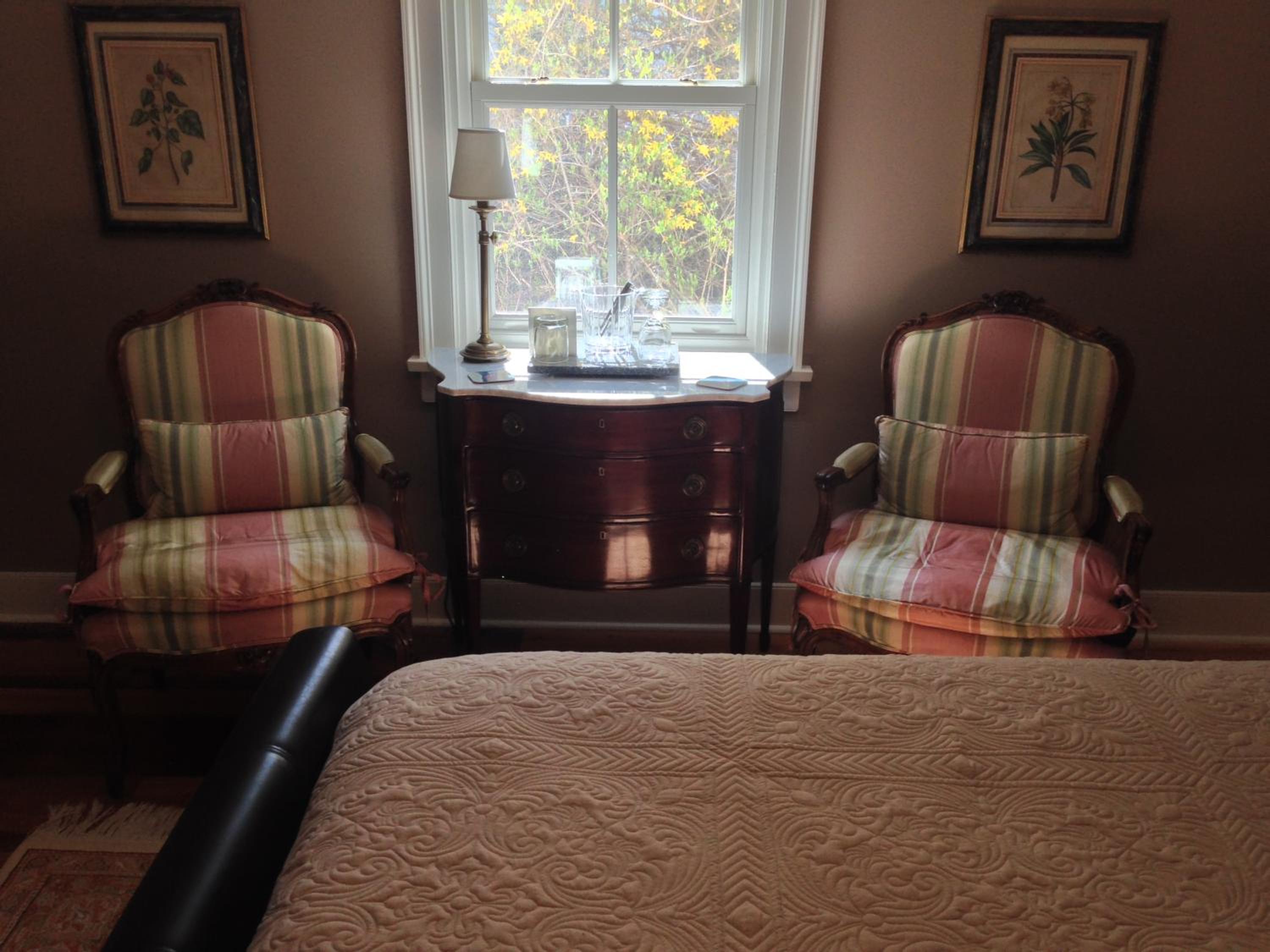 Queen Room photo 2