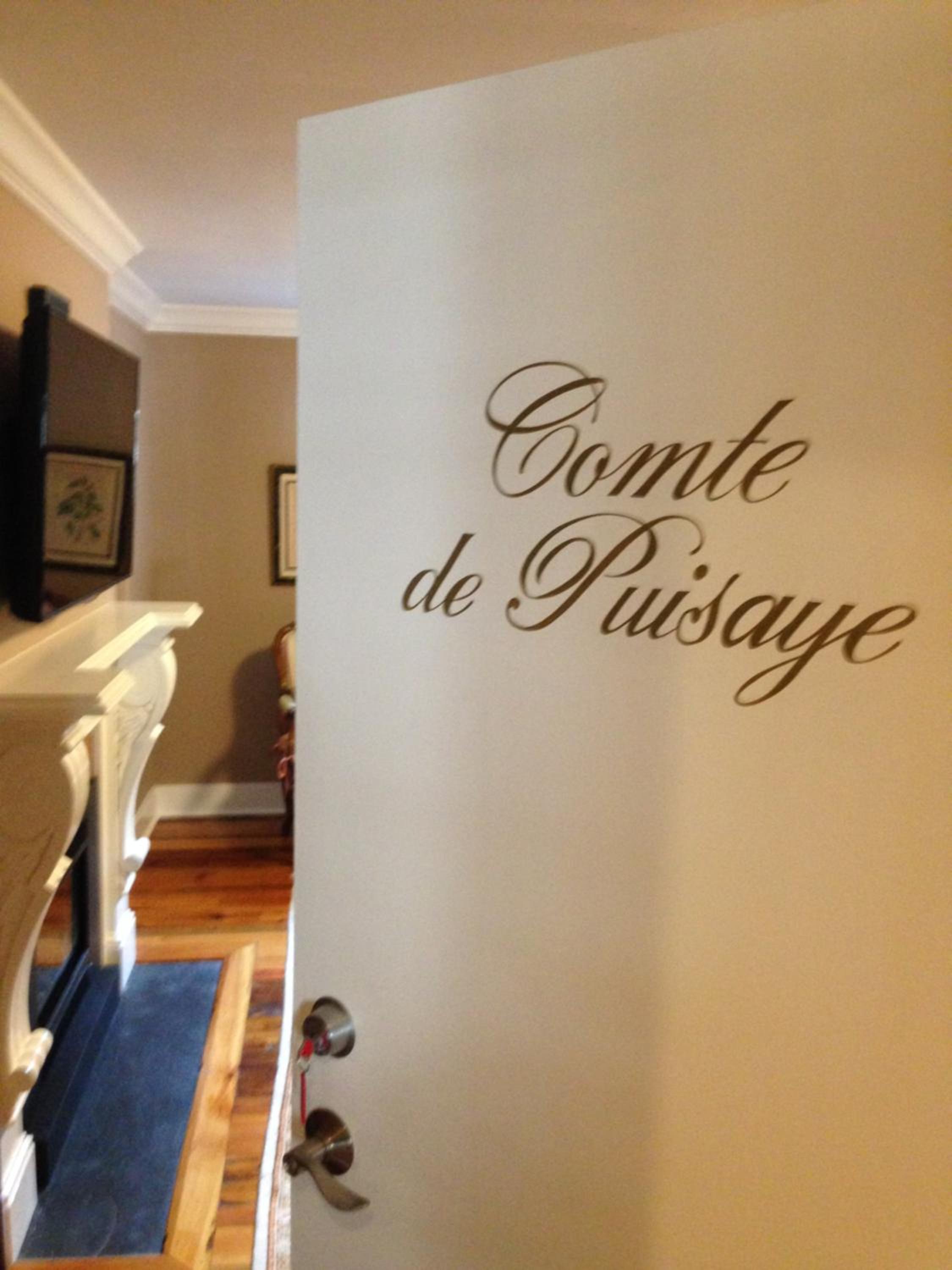 Queen Room photo 1