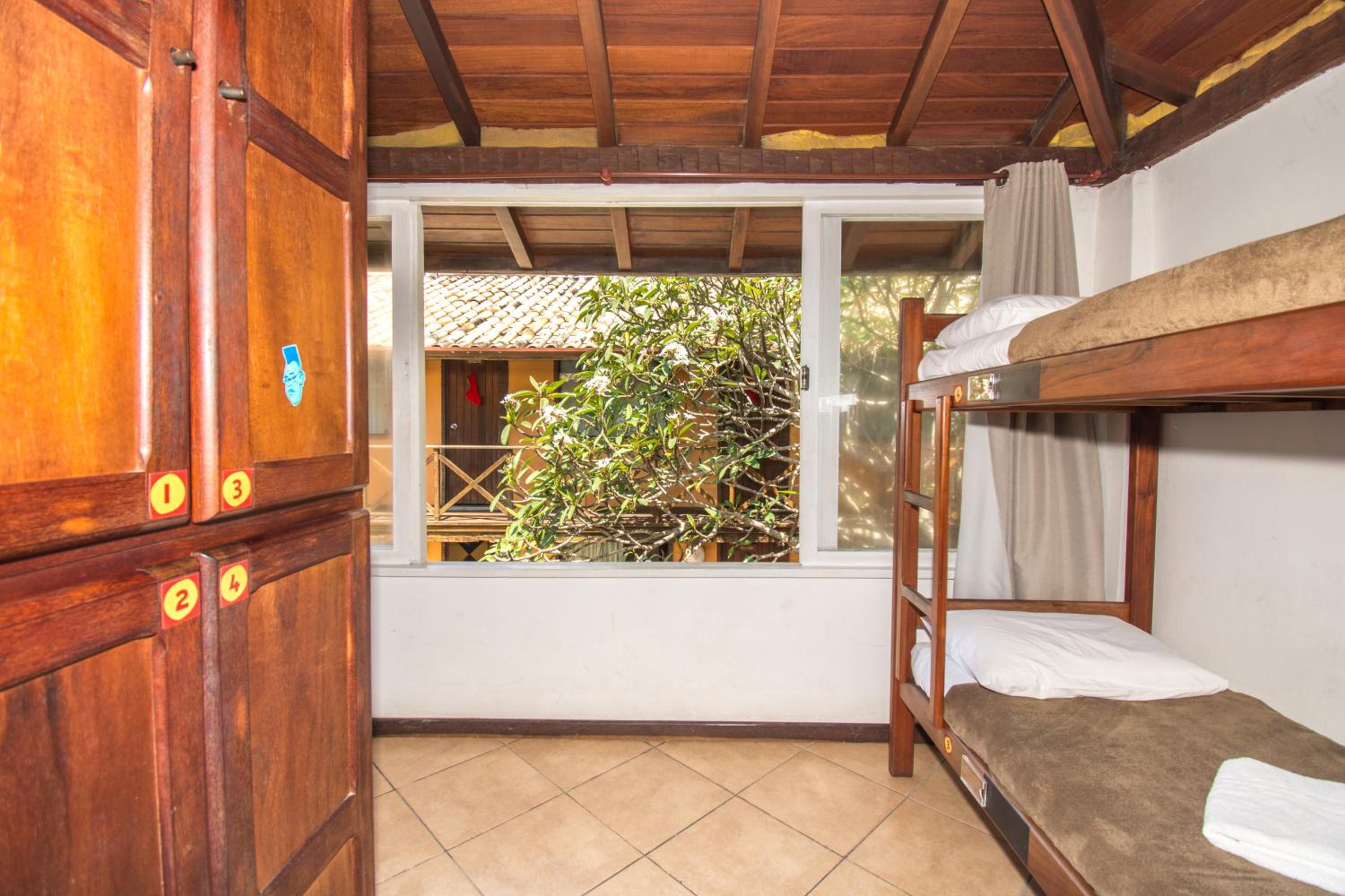 Bed in 8-Bed Mixed Dormitory Room photo 2