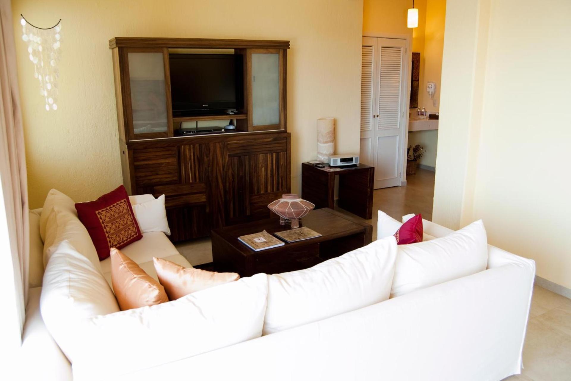 Suite with Lake View - Photo 10