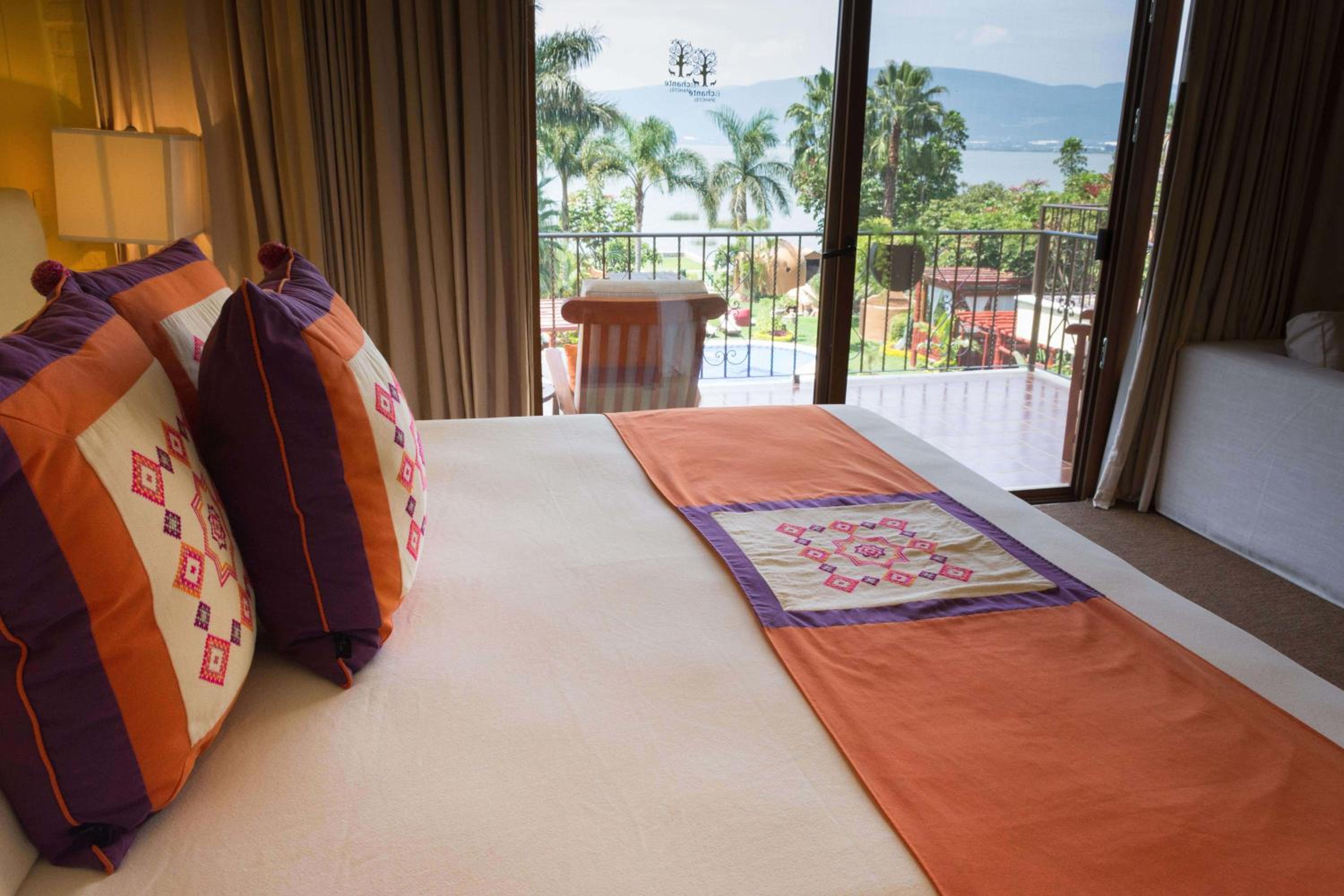 Suite with Lake View - Photo 13