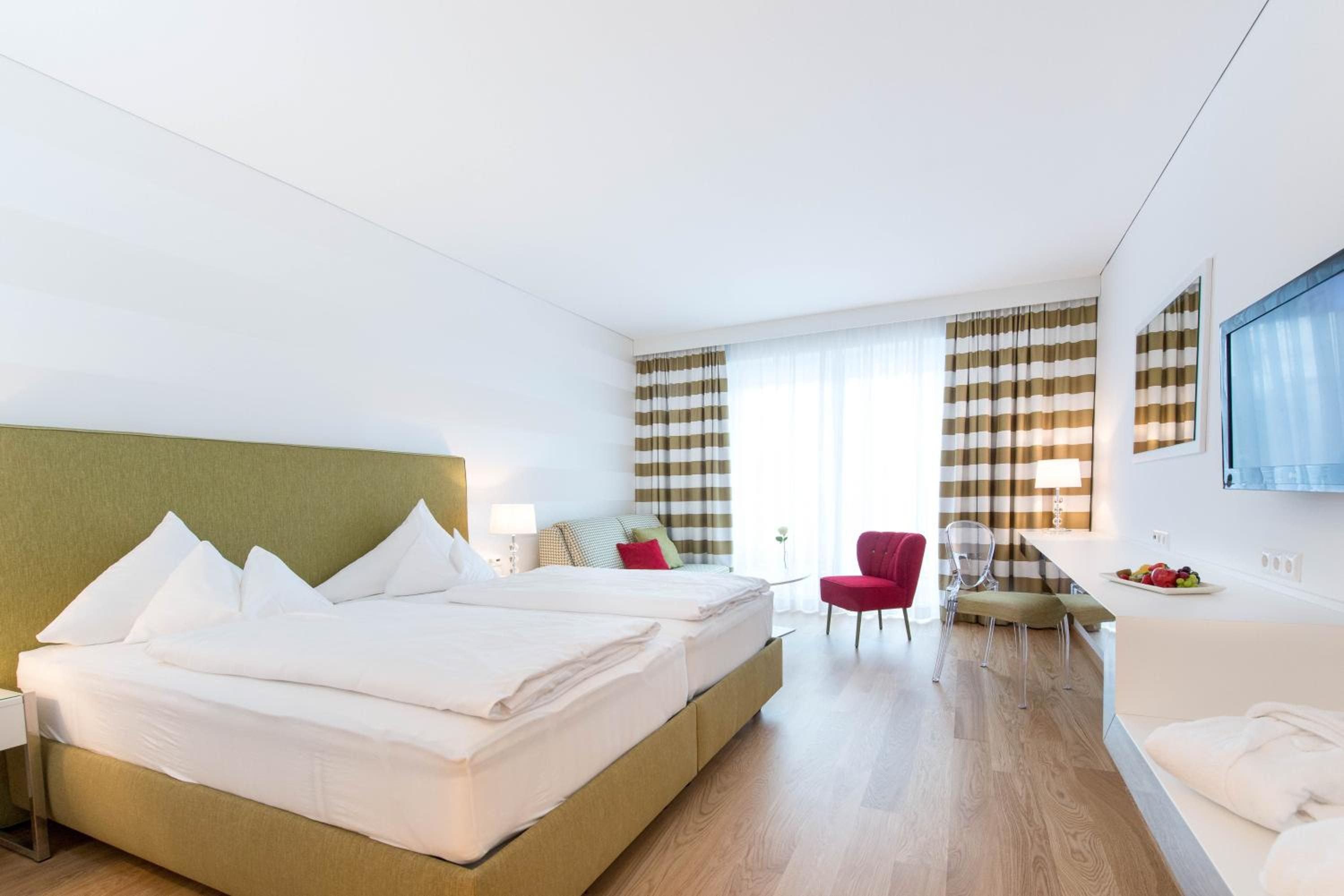 Deluxe Double Room with Balcony - Photo 1