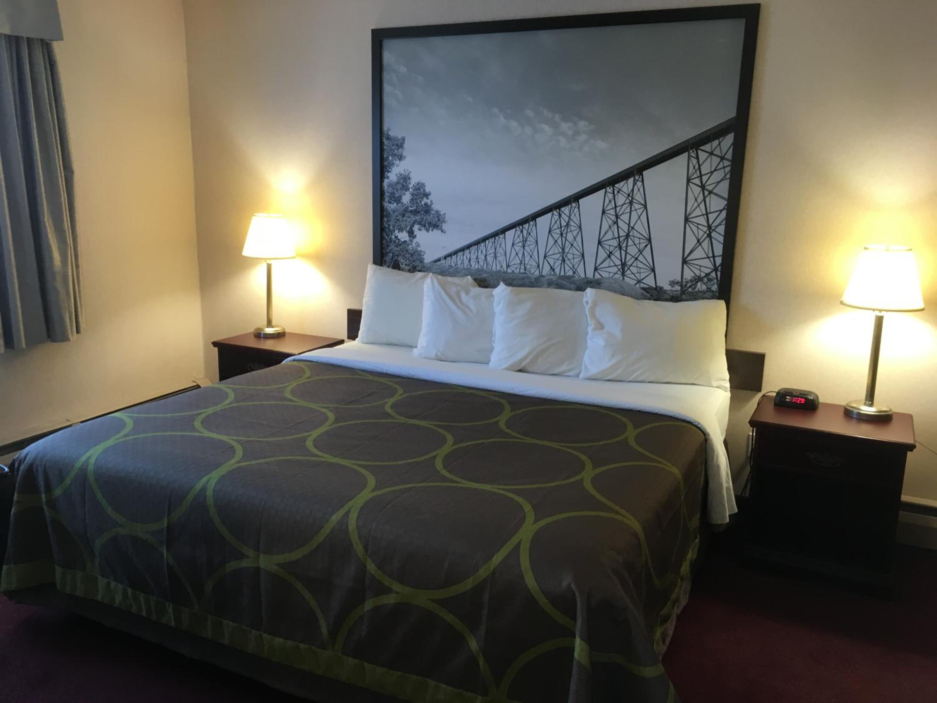 King Room - Non-Smoking - Photo 11